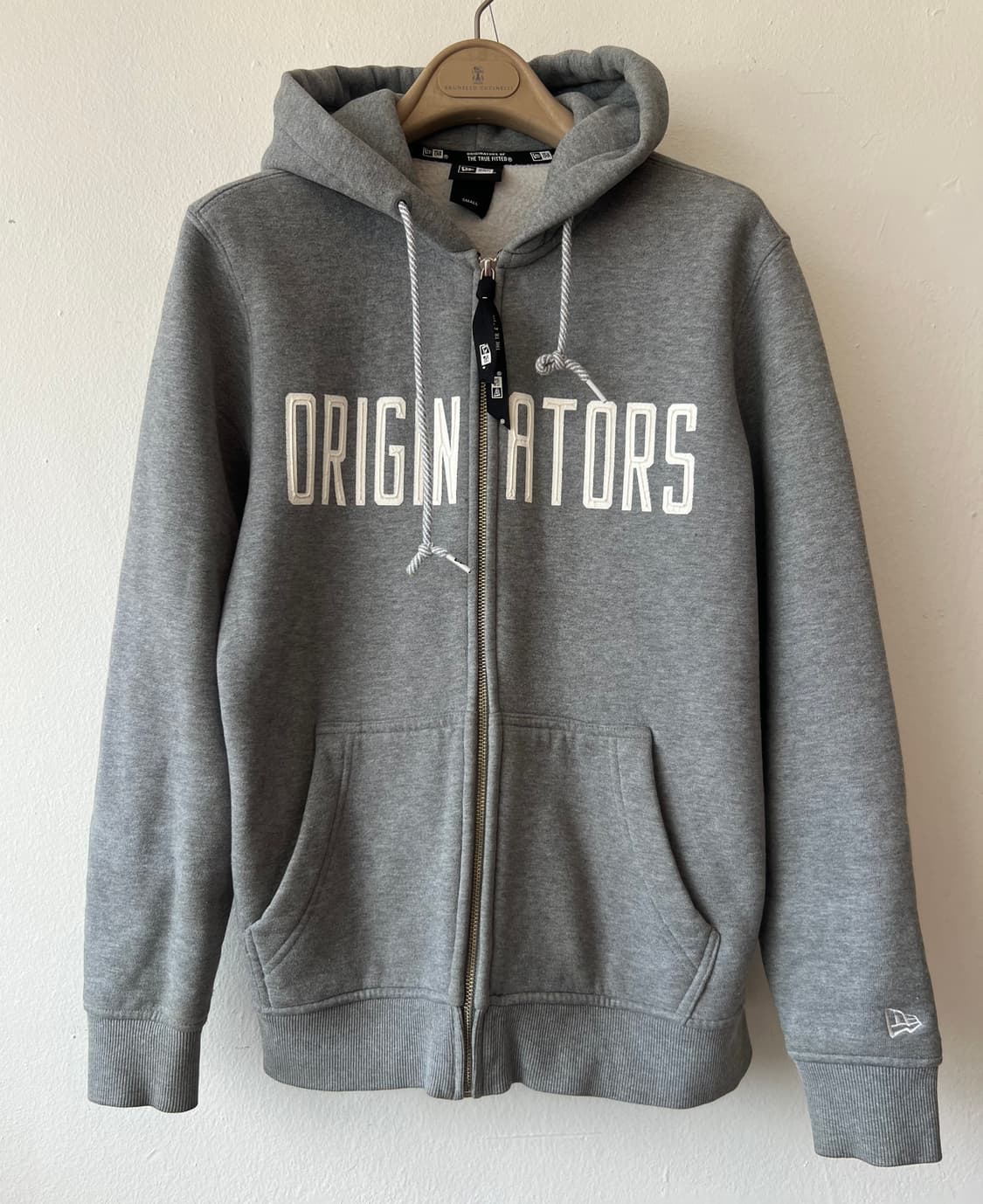 뉴에라 남여공용 그레이 후드집업점퍼 상품이미지1