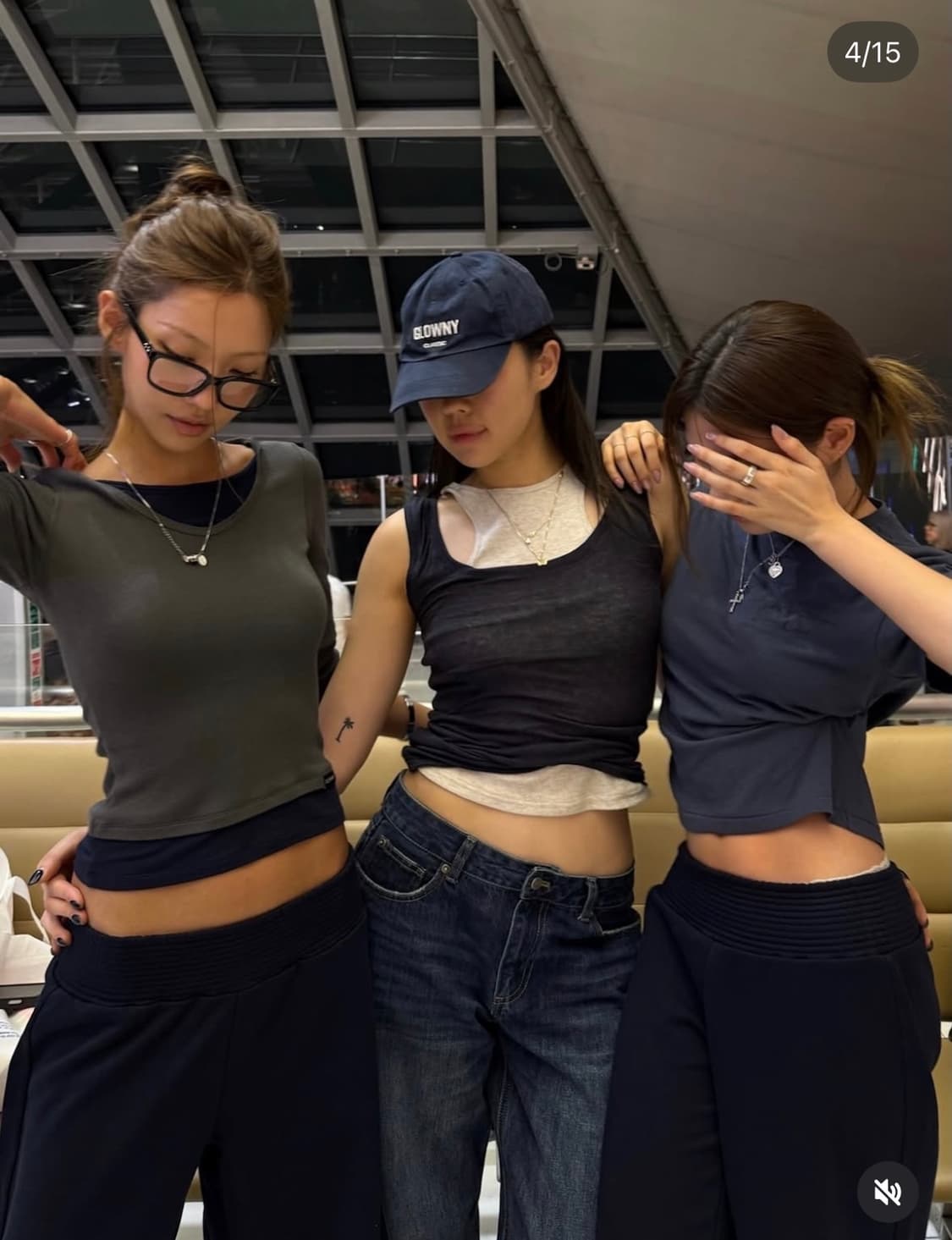 글로니(GLOWNY) GLASS CLUB TEE 클래스 클럽 티 네이비 상품이미지4
