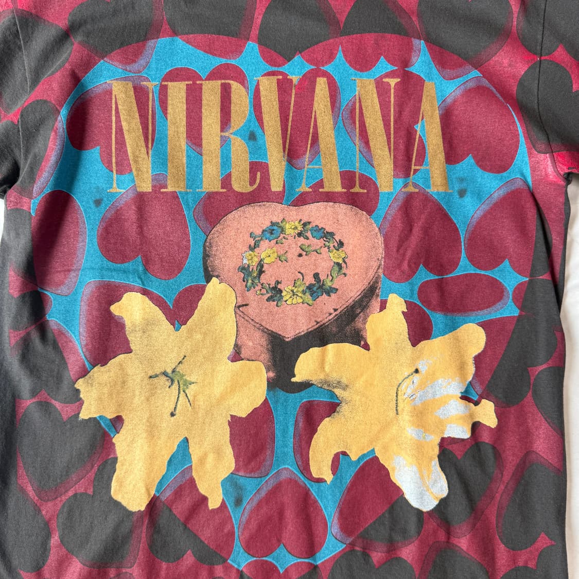 너바나 93년 '하트 셰이프 박스' AOP 티셔츠 상품이미지4
