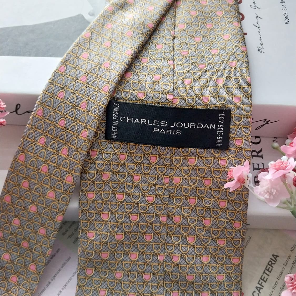 샤를주르당 실크 그레이&옐로&핑크 넥타이 9.6cm A+등급 K1434
 상품이미지6