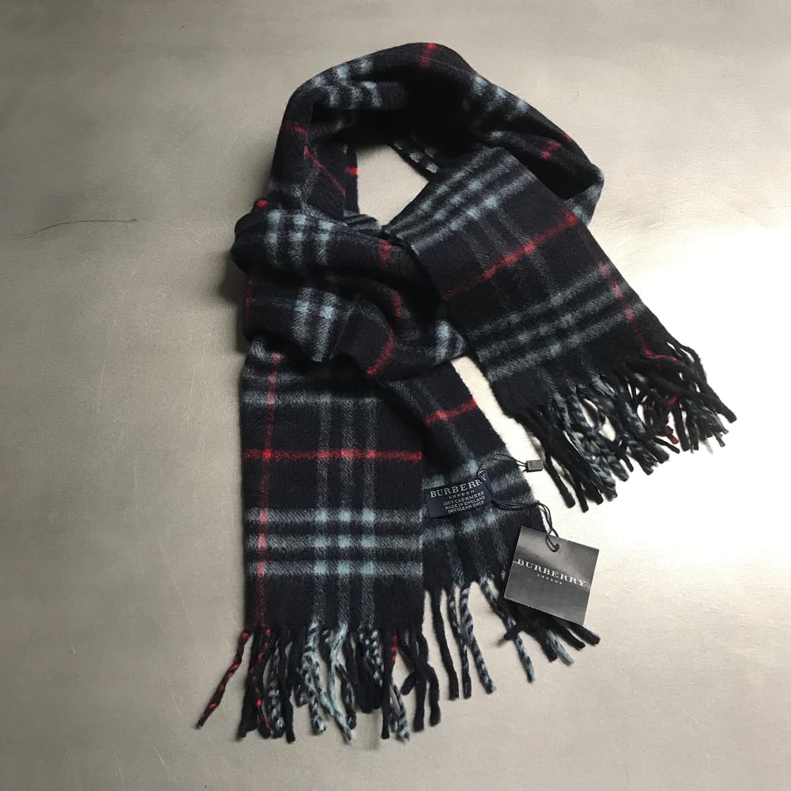 버버리 정품 캐시미어 머플러 네이비 상품이미지4