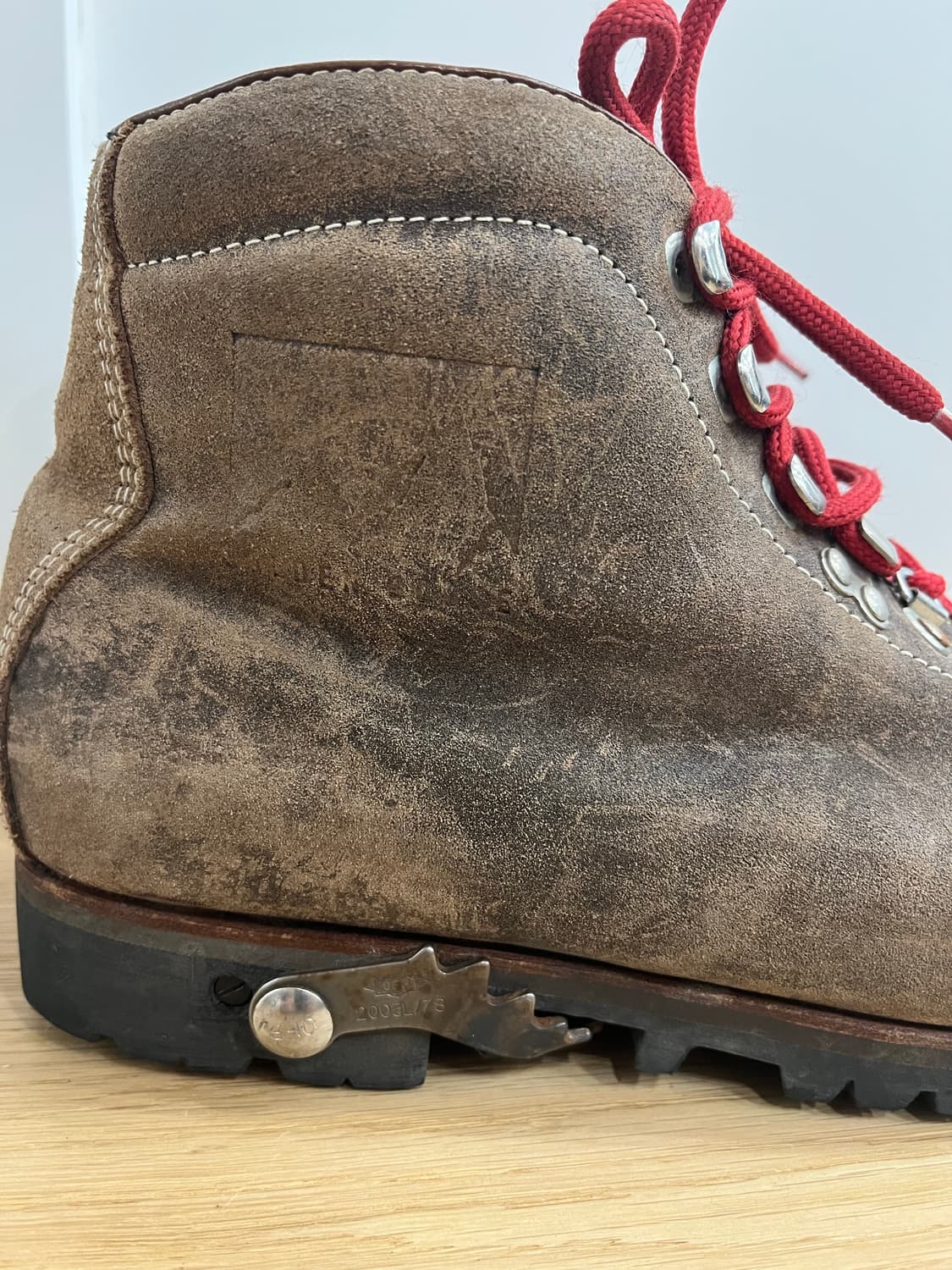 GOLDEN GOOSE X RUBBERMAG HIKING BODOTS 상품이미지4