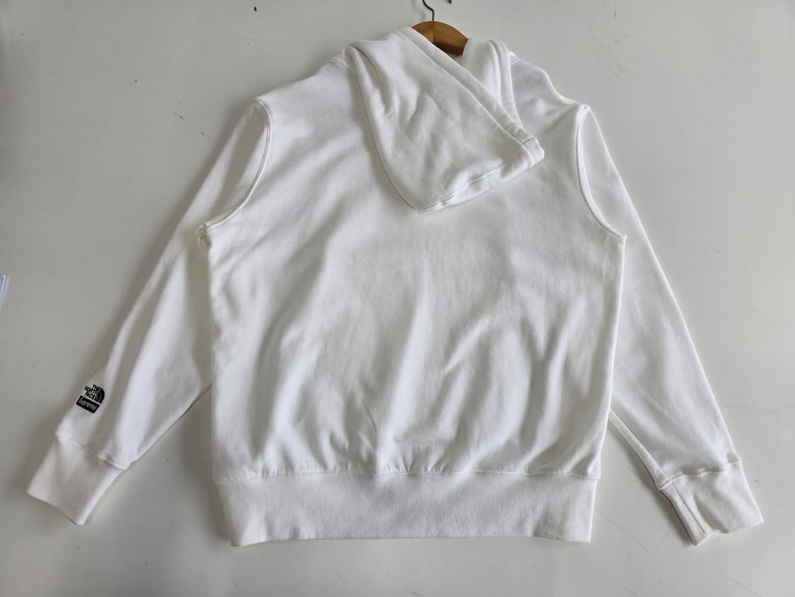 노스페이스 x 슈프림 렌티큘러 마운틴 후드티 화이트 상품이미지2