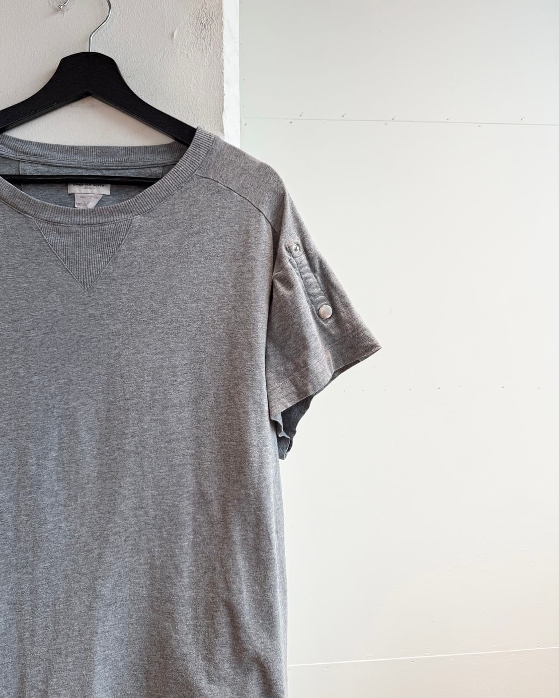 드리스 반 노튼 그레이 롤업 탭 하프티 상품이미지5