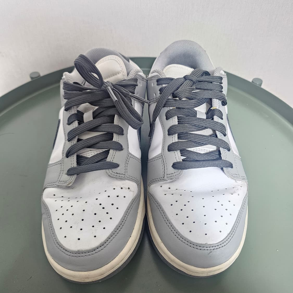255나이키 덩크 로우 회색/흰색 운동화 상품이미지2