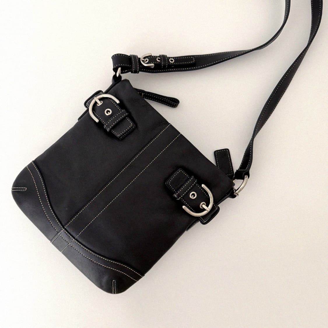 코치 버클 블랙 레더 크로스백 상품이미지4