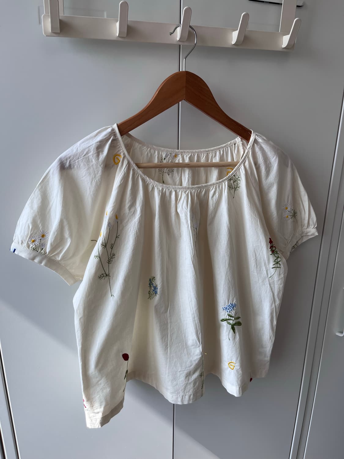 Colorer 꽃 자수 아이보리 반팔 블라우스 상품이미지7