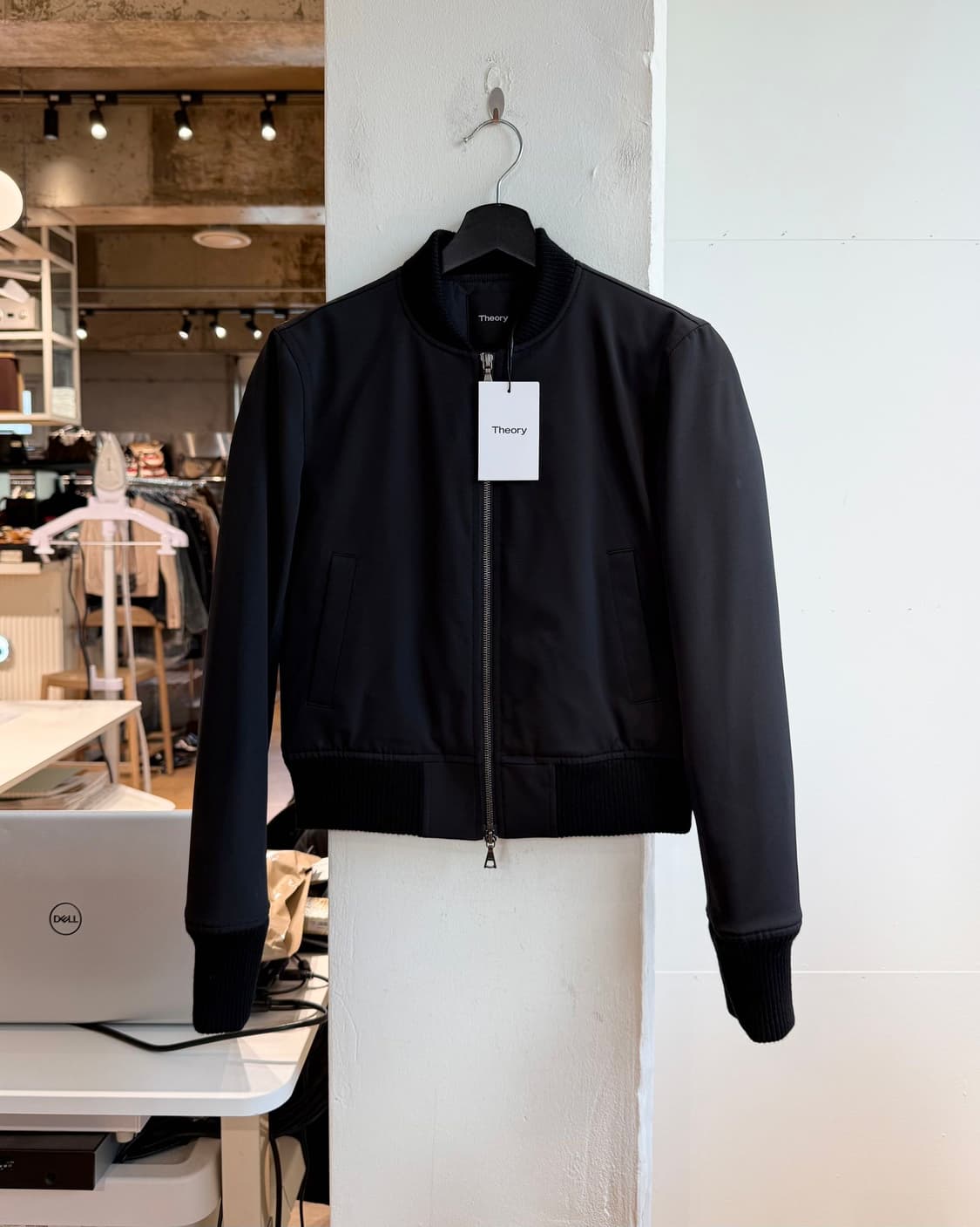 띠어리 블랙 구스다운 봄버 자켓  상품이미지2