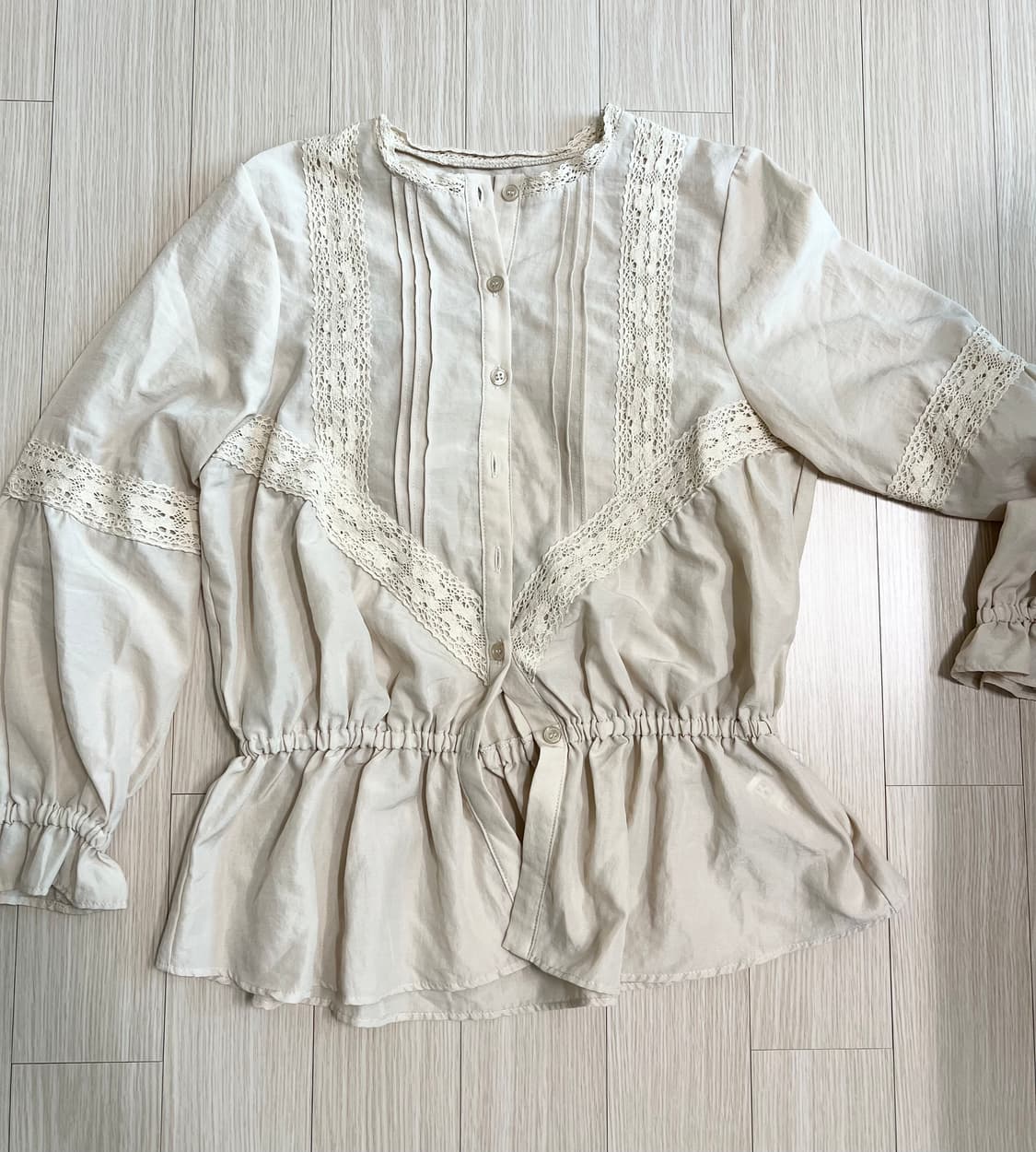 로리즈팜 베이지 레이스 긴팔 블라우스 모리걸 상품이미지1