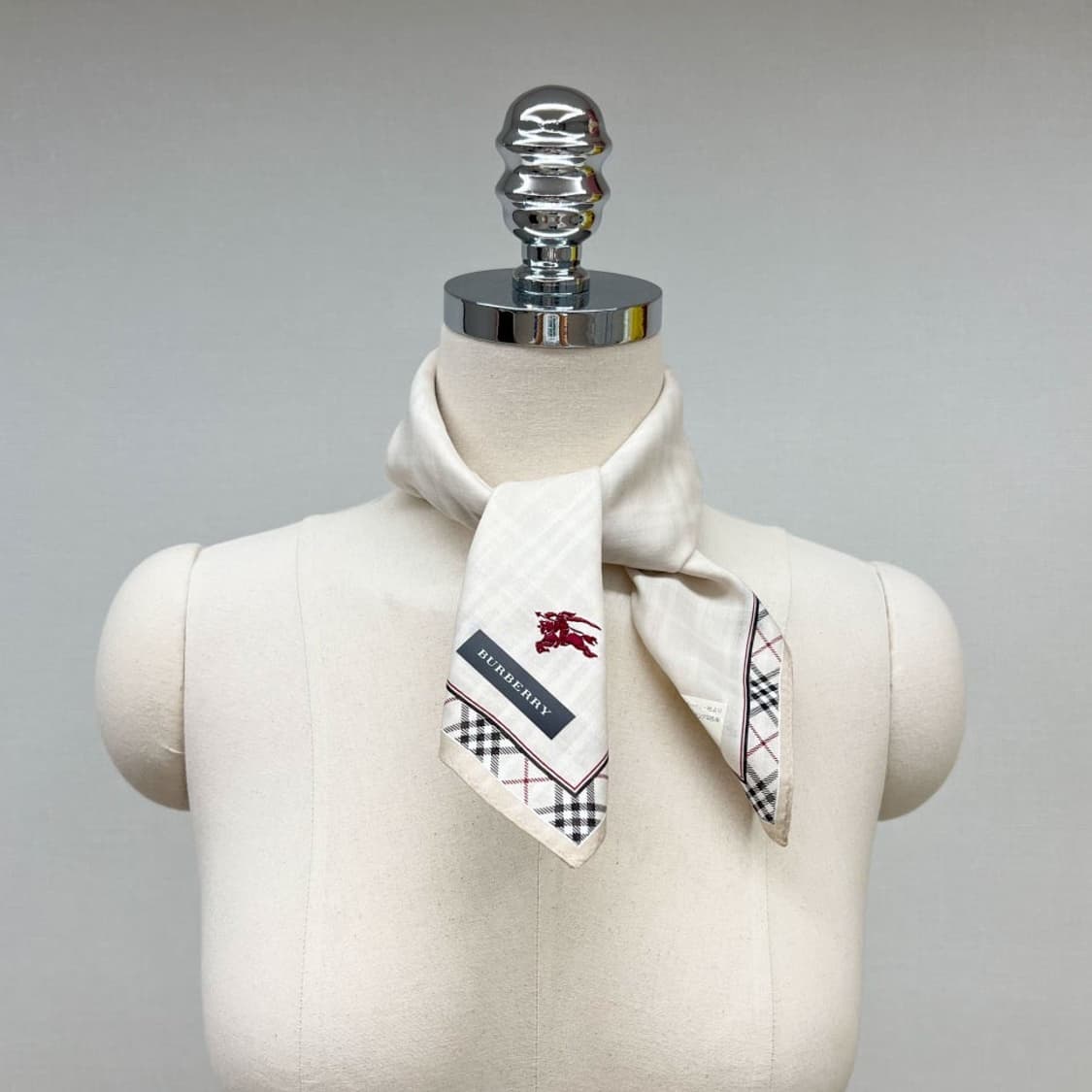 (새상품) burberry /버버리 쁘띠스카프 손수건 상품이미지6