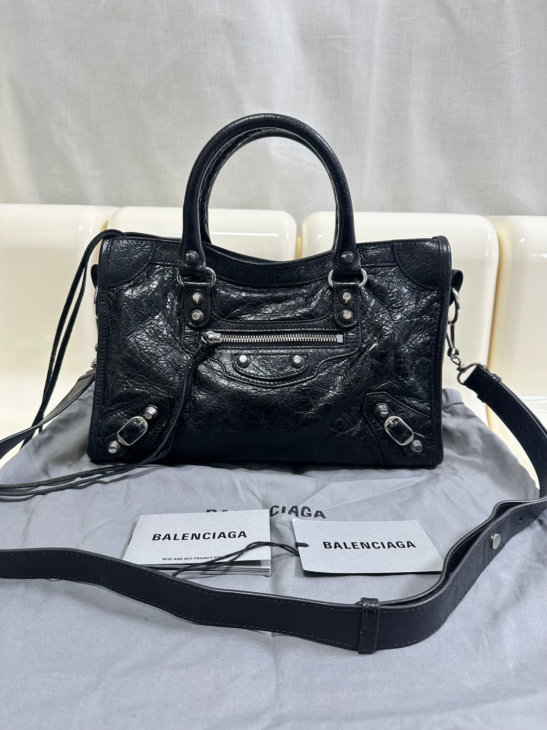 [거의 새상품급] 정품 발렌시아가 르 시티 모터백 스몰 상품이미지2