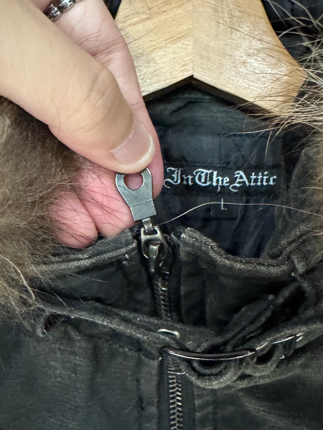 In The Attic 버클 디테일 퍼 후드자켓  상품이미지5