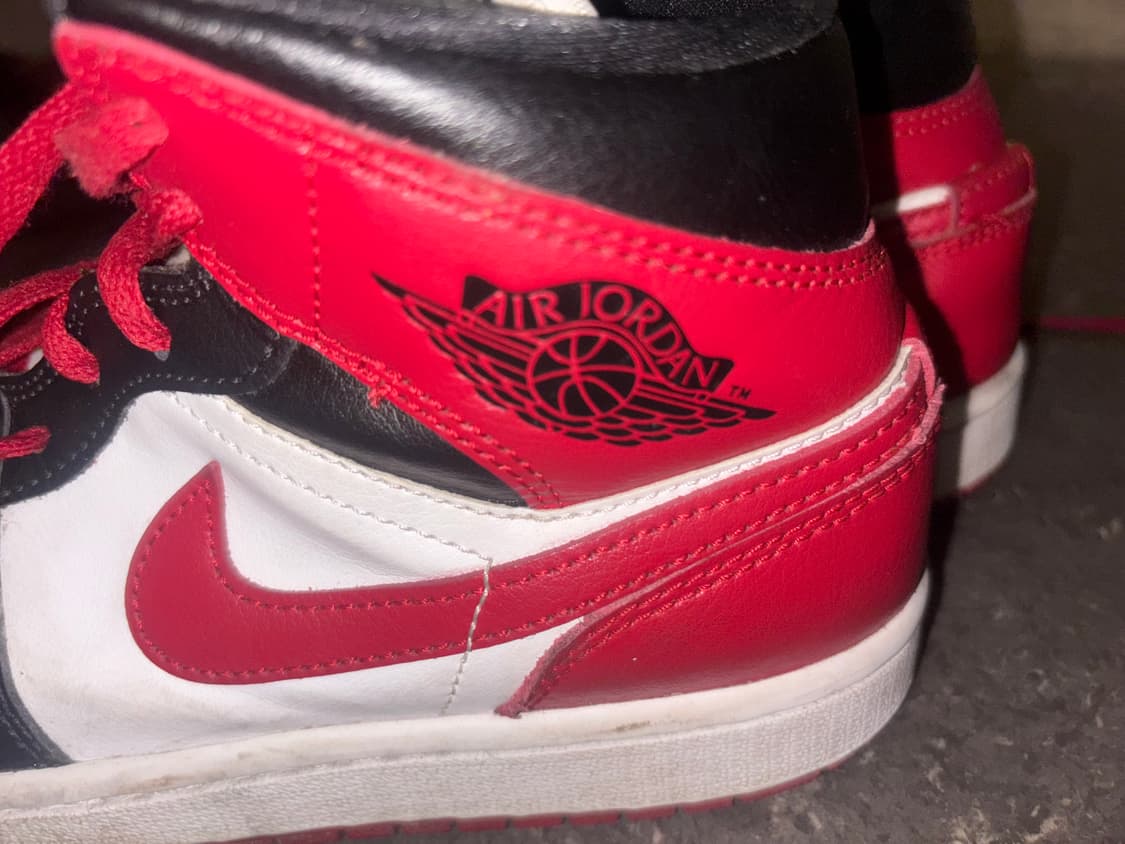 조던 1 미드 블랙 앤 짐레드 240 상품이미지5