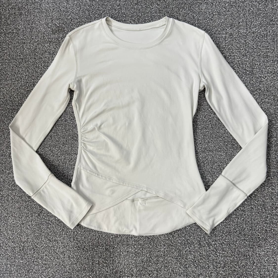 룰루레몬 개더드 웨이스트 롱슬리브 러닝 탑 상품이미지1
