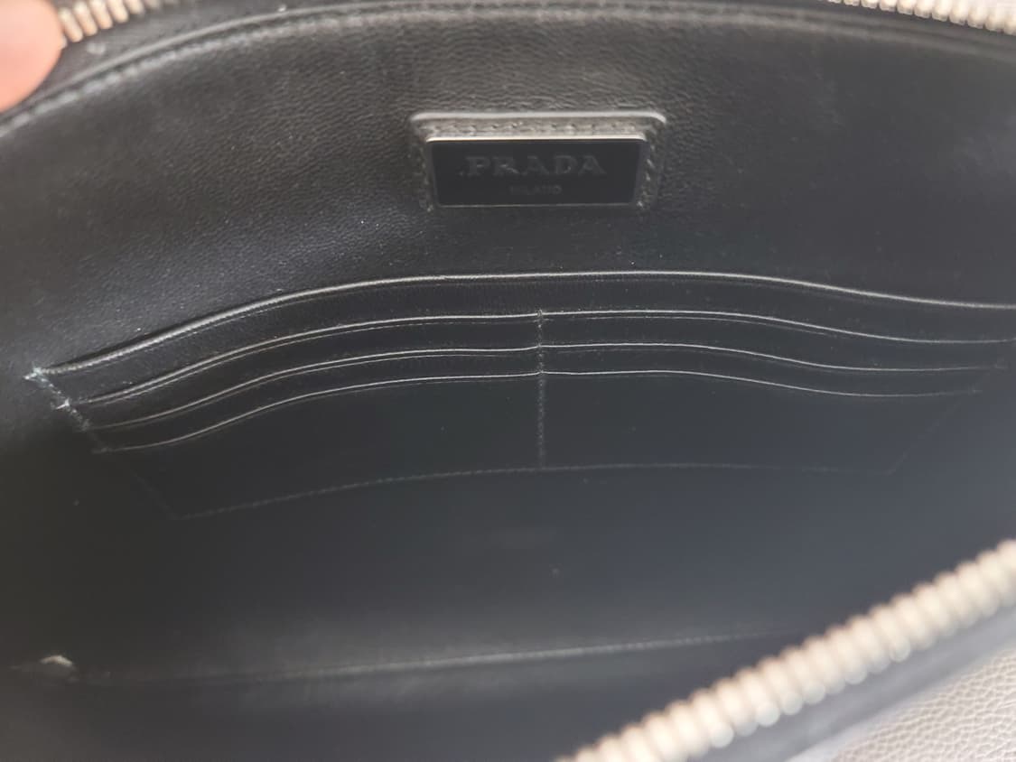 프라다 사피아노 이니셜 대형 클러치백 거의새것
 상품이미지3