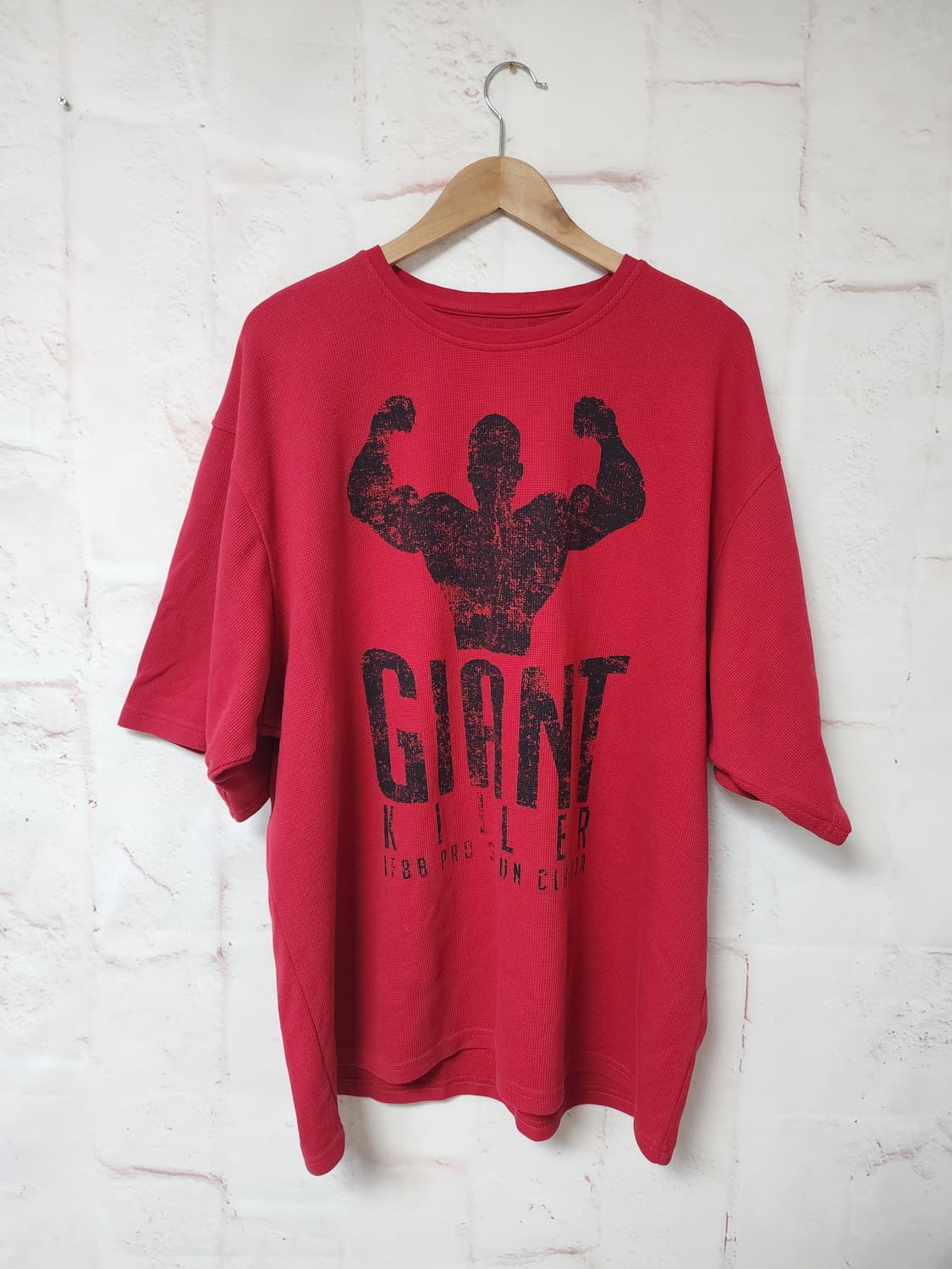 레드 색상의 가스프 킬러 반팔 티셔츠 상품이미지1