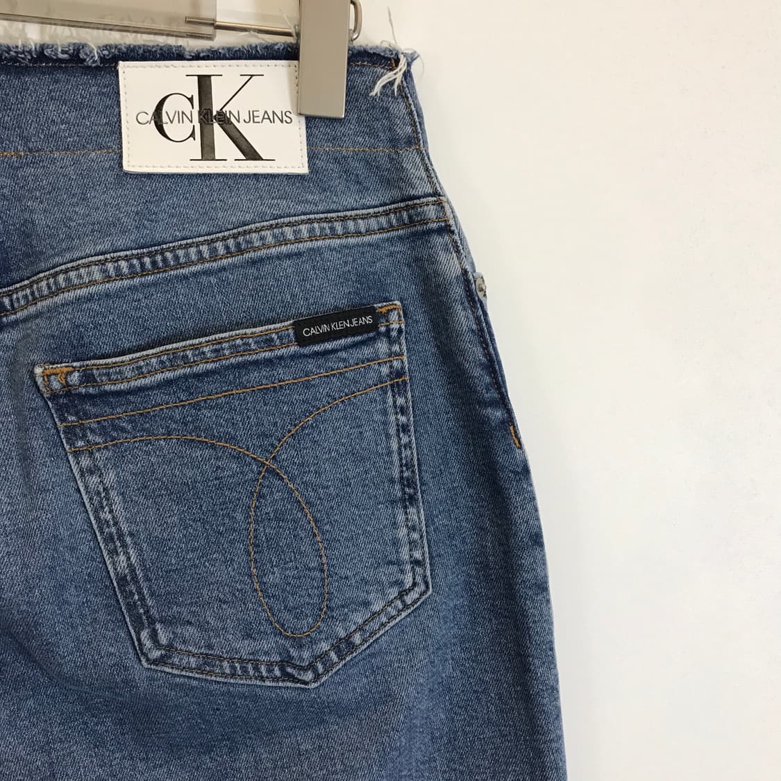 캘빈클라인 CK 가죽탭 MOM JEAN [여성28인치] 상품이미지4