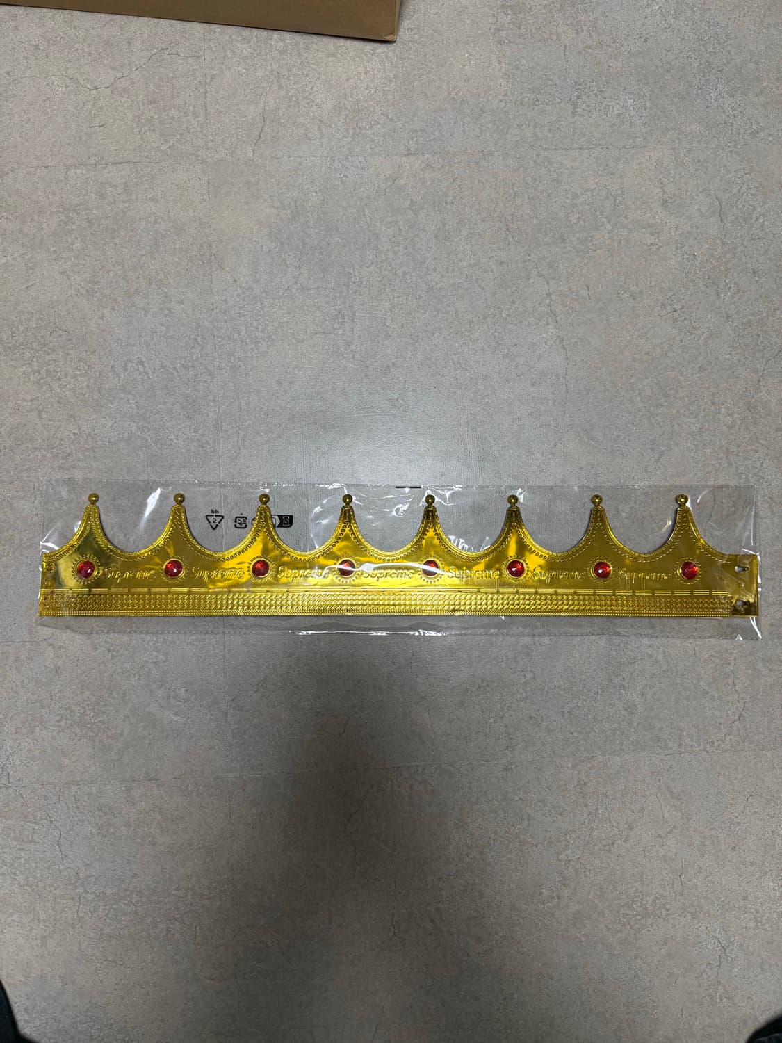 슈프림 프리기프트 왕관 상품이미지1
