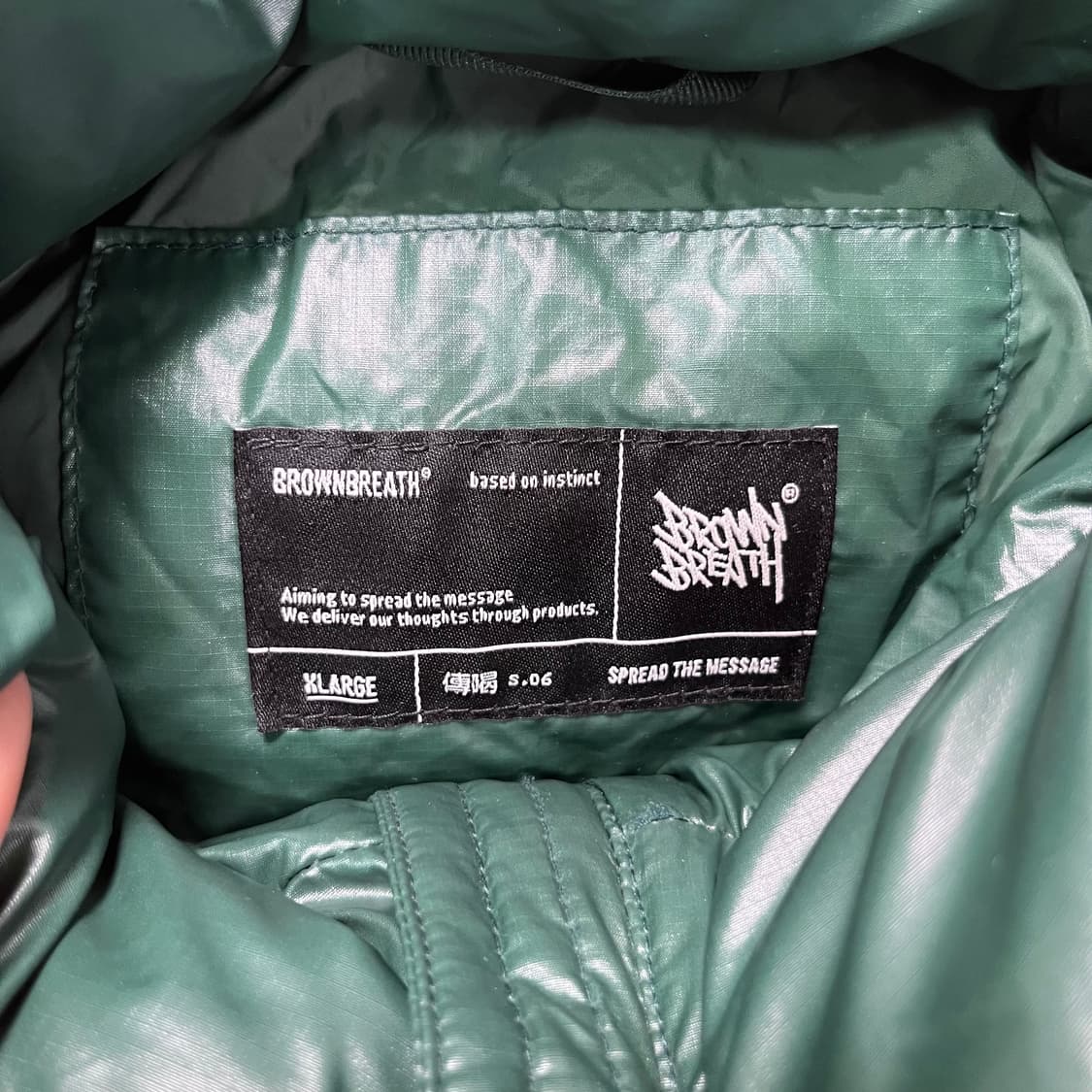 105 브라운브리스 유광 푸퍼 패딩 상품이미지3