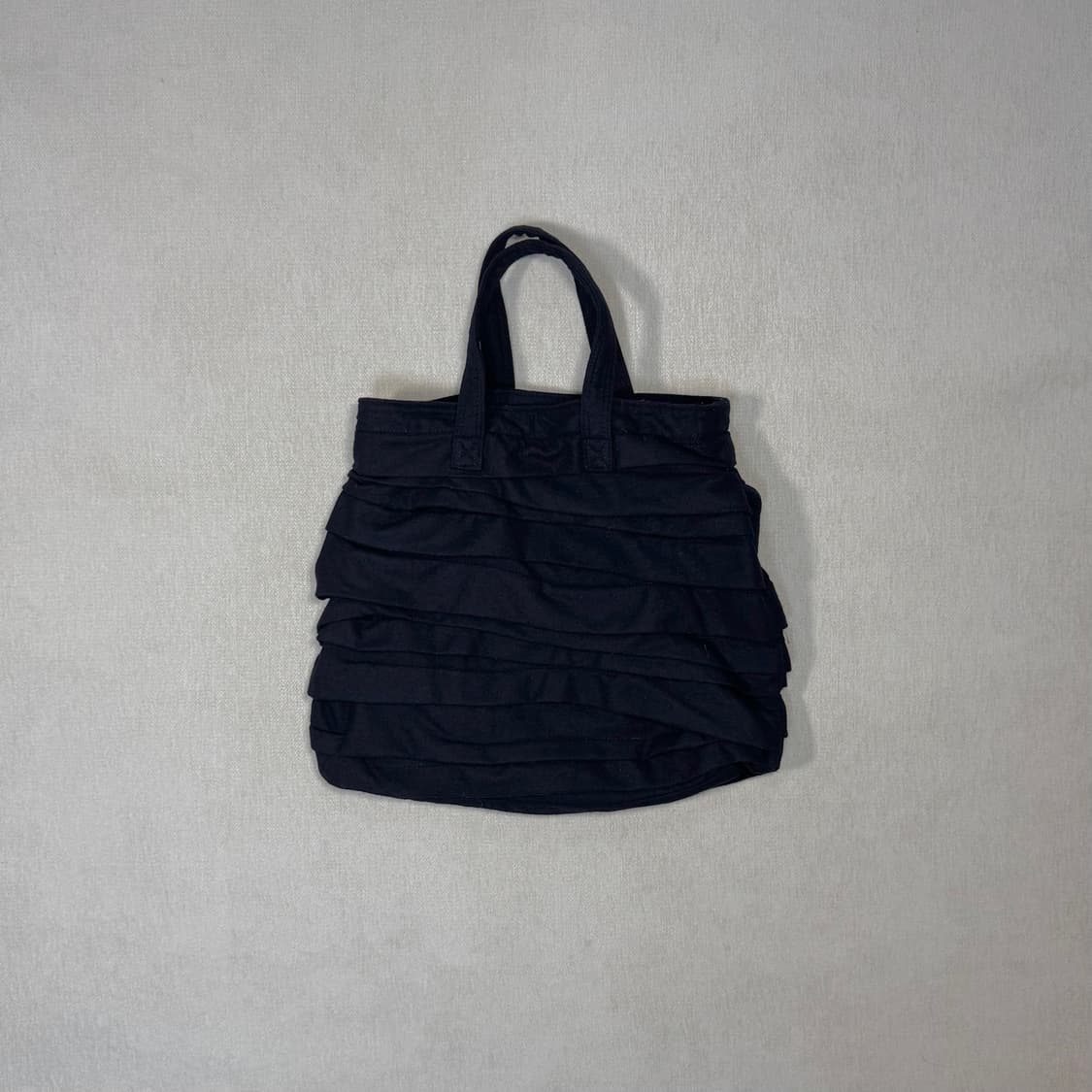 Ruffle Navy Tote Bag 상품이미지1