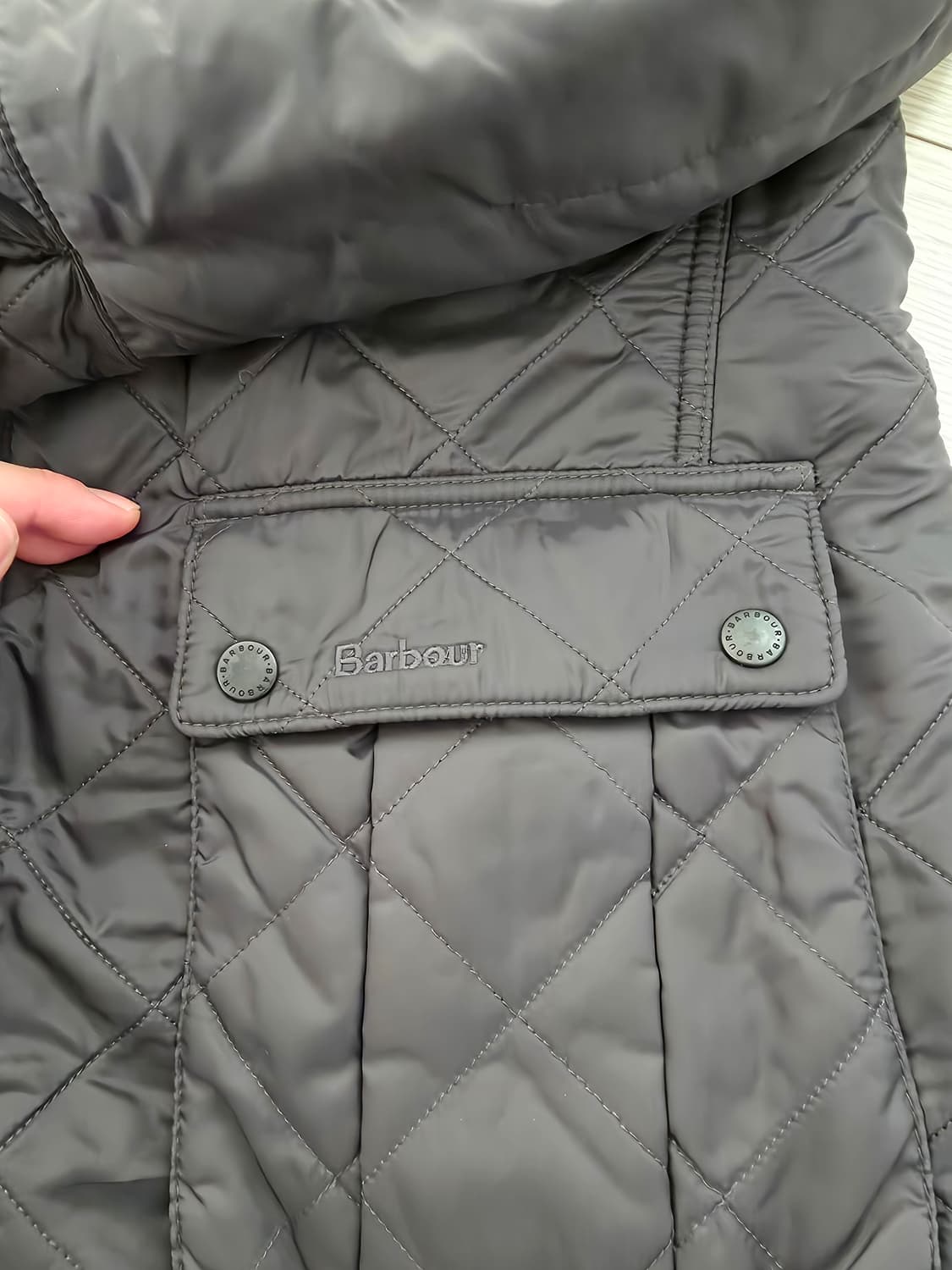바버 인터내셔널 아리엘 폴라퀼팅 자켓 차콜 L(100-105) 상품이미지5