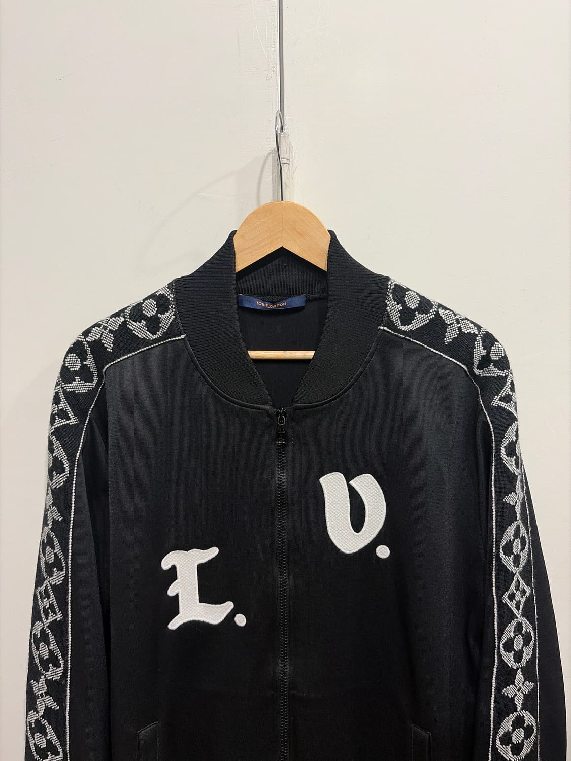 루이비통 LV 플라워 모노그램 트랙 자켓 셋업 상품이미지2