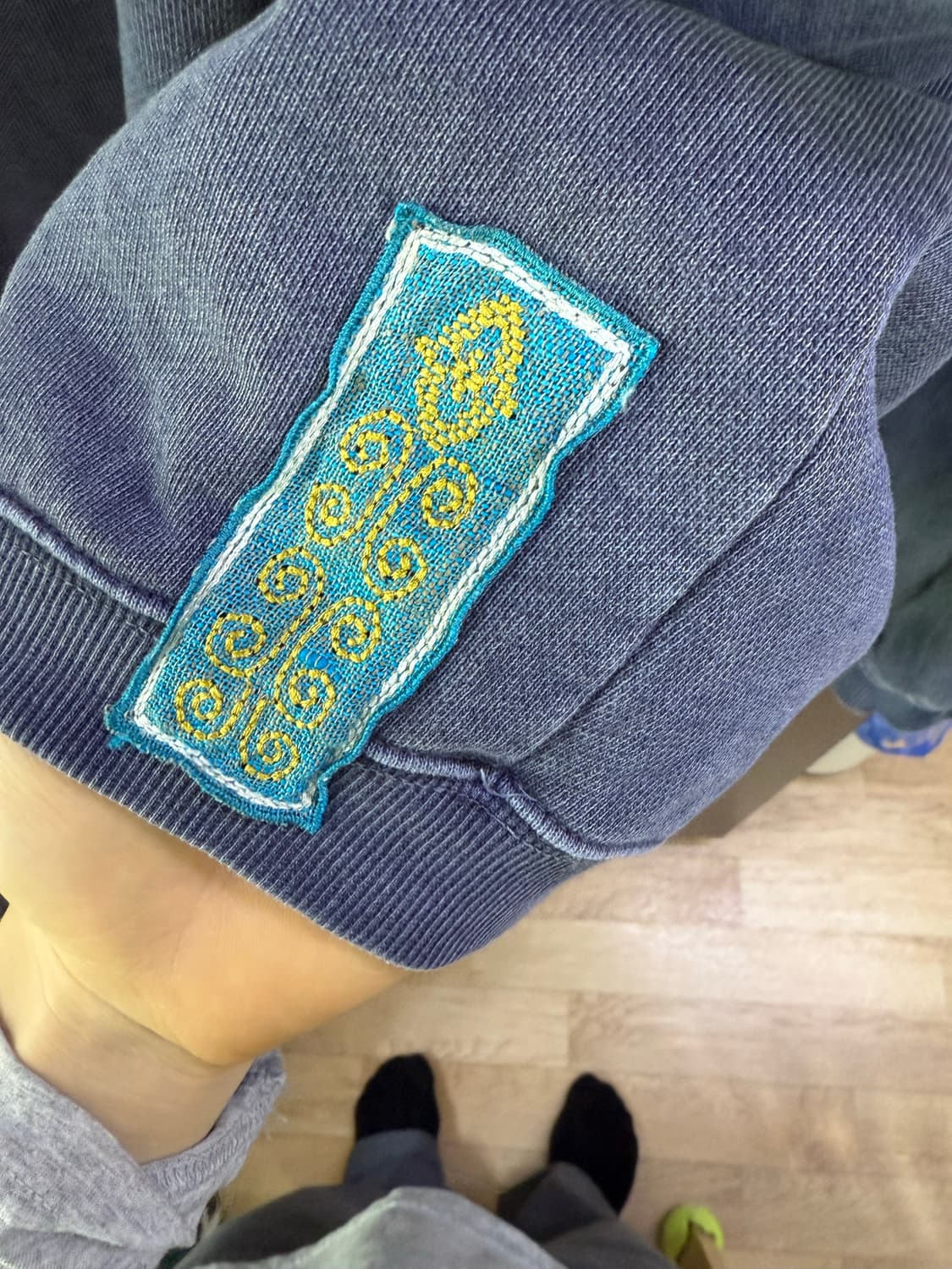 카락터 Symbolic Button Sweatshirt 네이비 상품이미지5