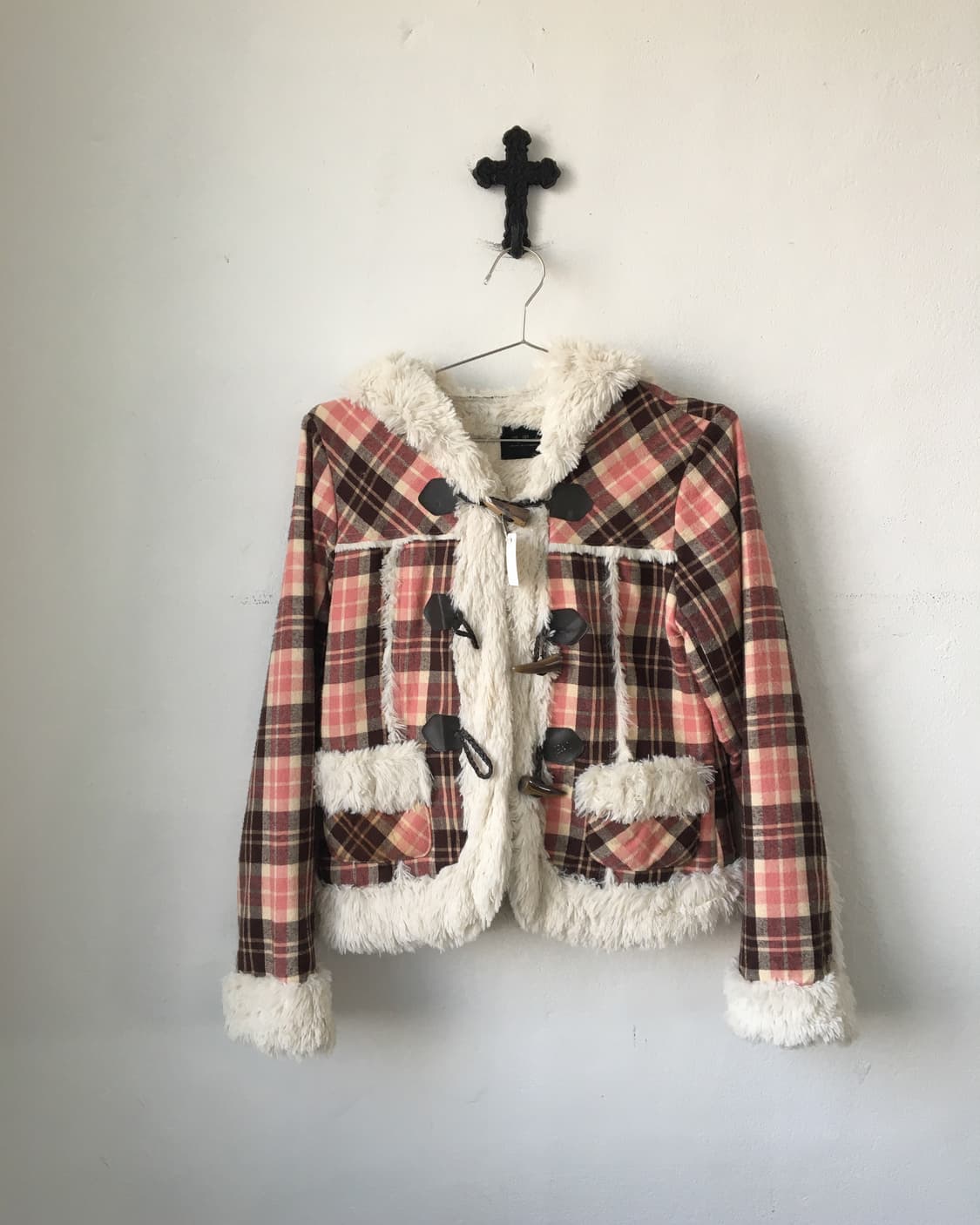 Fake fur duffle button check pattern jac 상품이미지2