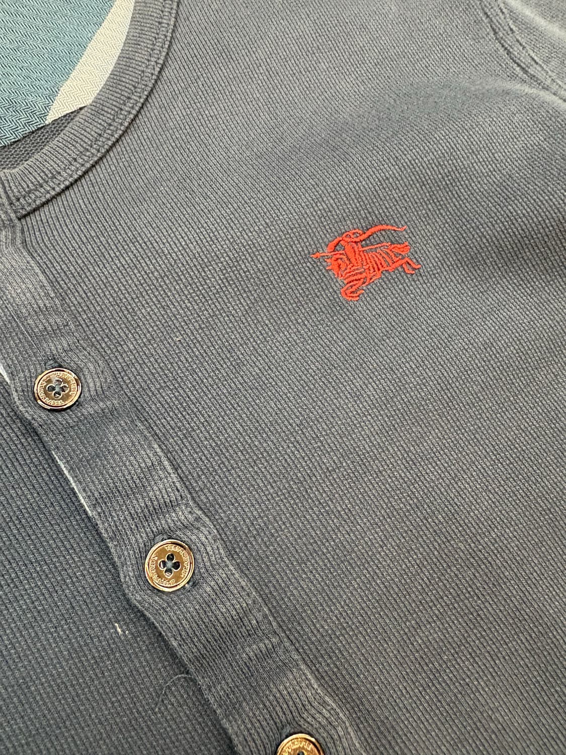 버버리 블랙라벨 체크숄더 헨리넥 롱슬리브 상품이미지6