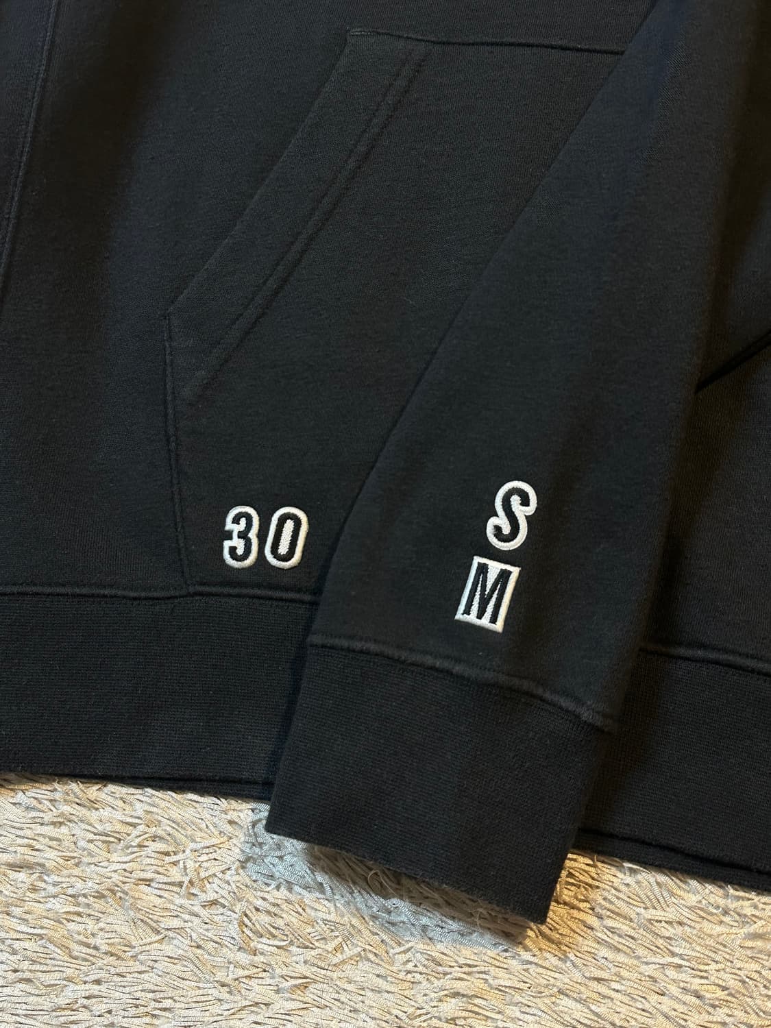나이키 신형 NSW 멀티로고 에센셜 프렌치 테리 후드티 블랙 상품이미지3
