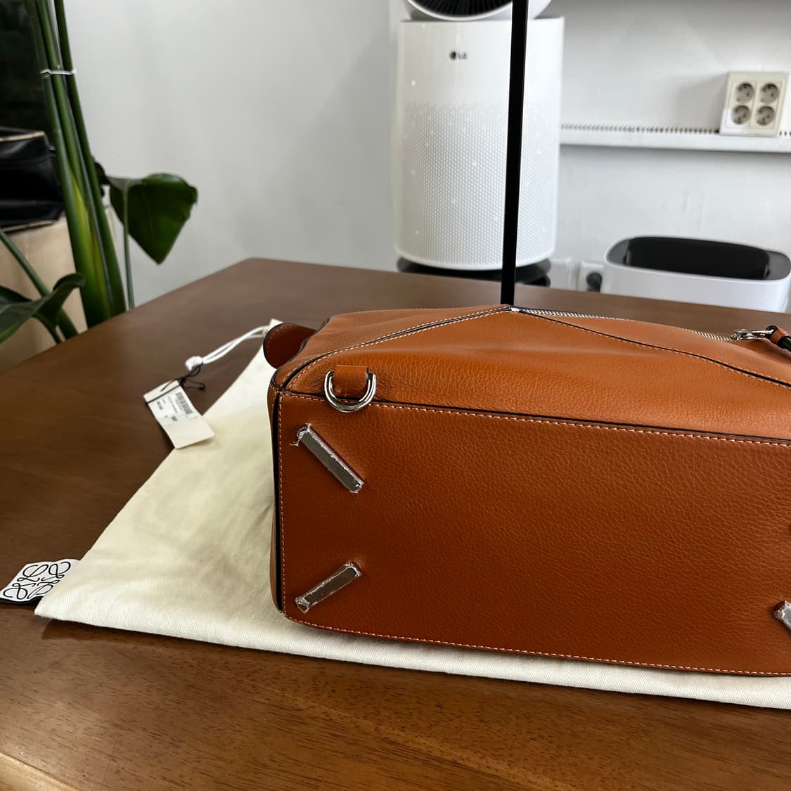 로에베 퍼즐백 라지 탄 (더스트 구성) 상품이미지9