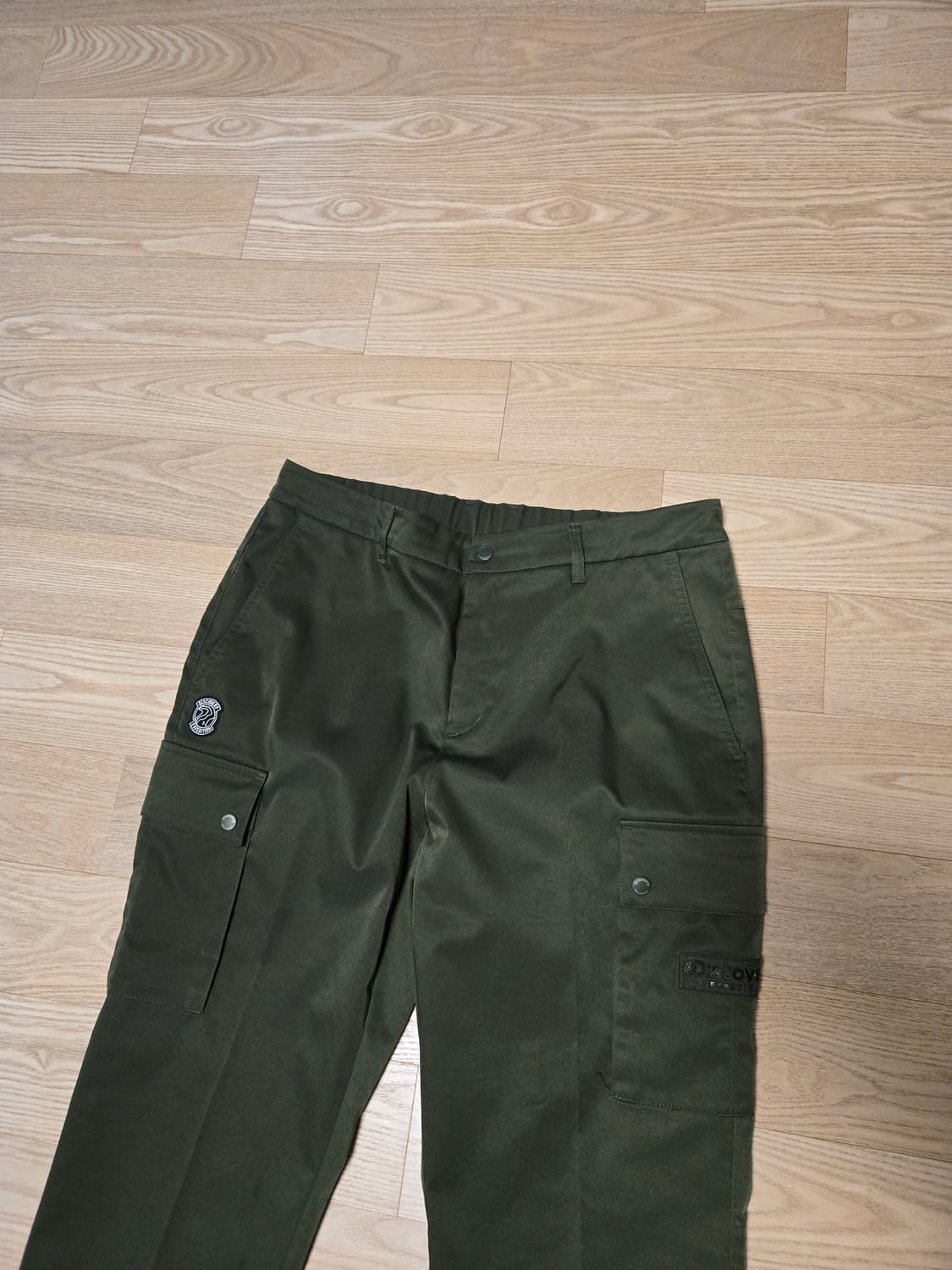 [34/86] 디스커버리 카고 남성 바지 상품이미지2