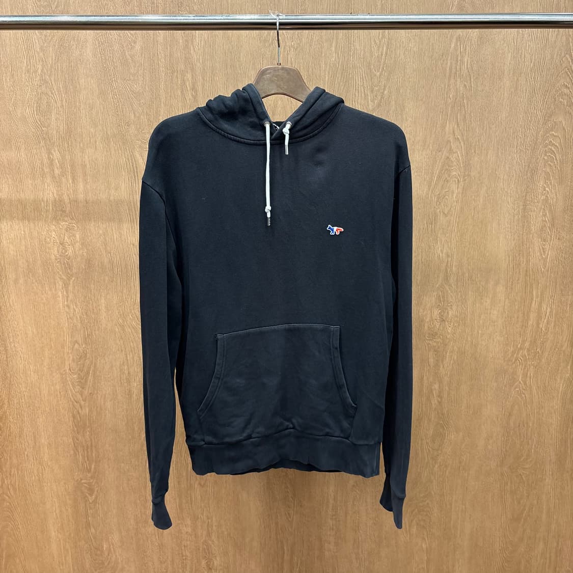 메종키츠네 코튼 긴팔 후드티 로고 패치 디테일 레귤러핏 블랙 상품이미지2