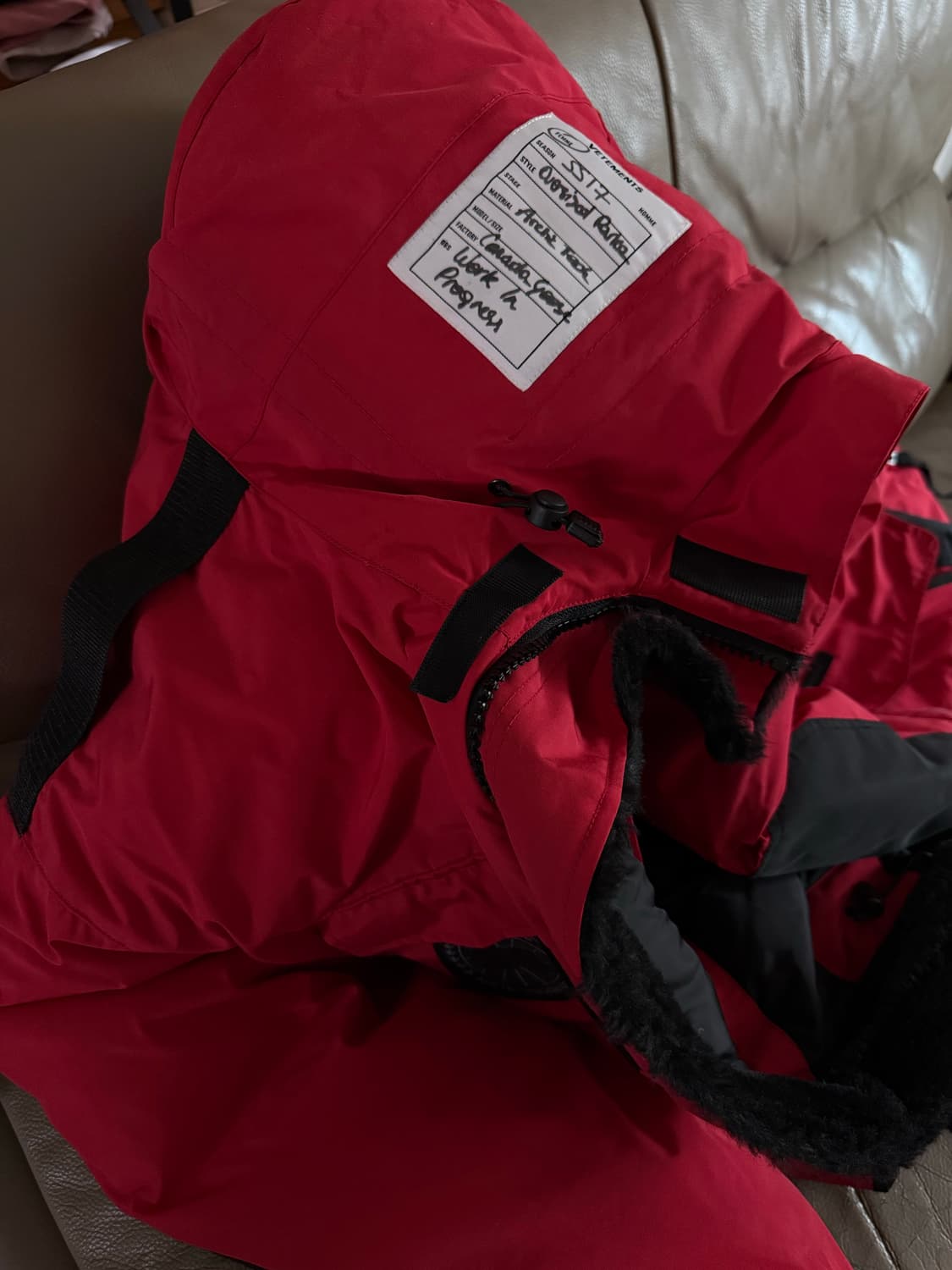 [OS] 캐나다구스x베트멍 스노우만트라 레드 상품이미지2