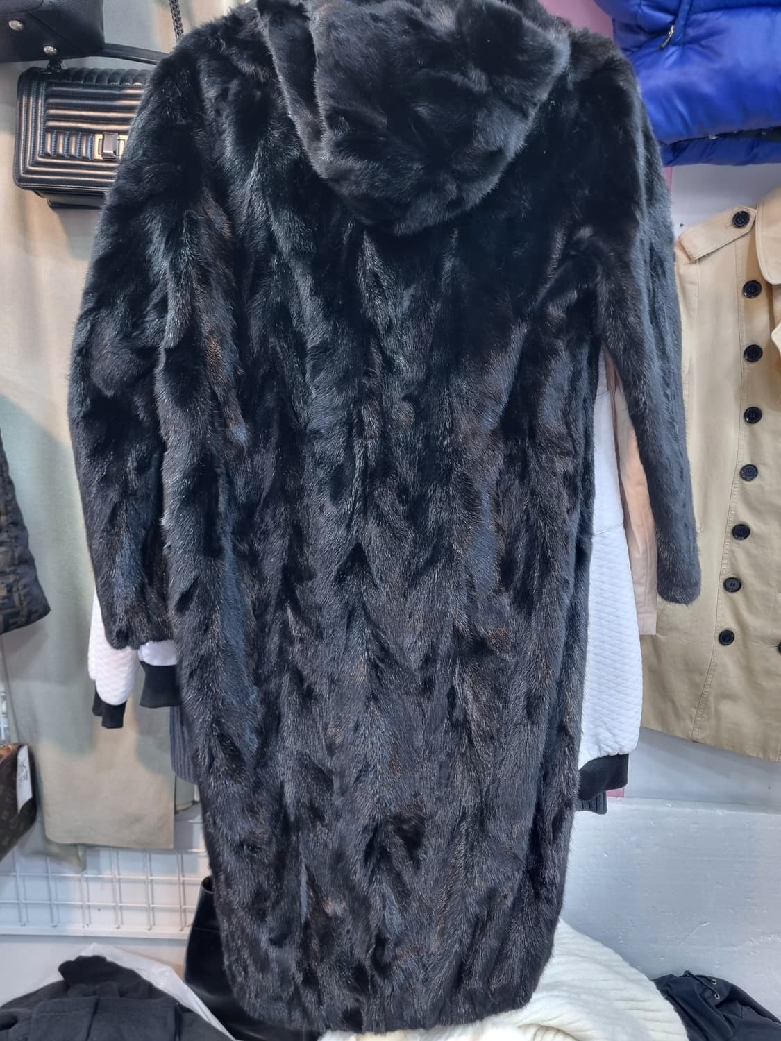 진도 끌레베 블랙 밍크 롱코트 상품이미지3