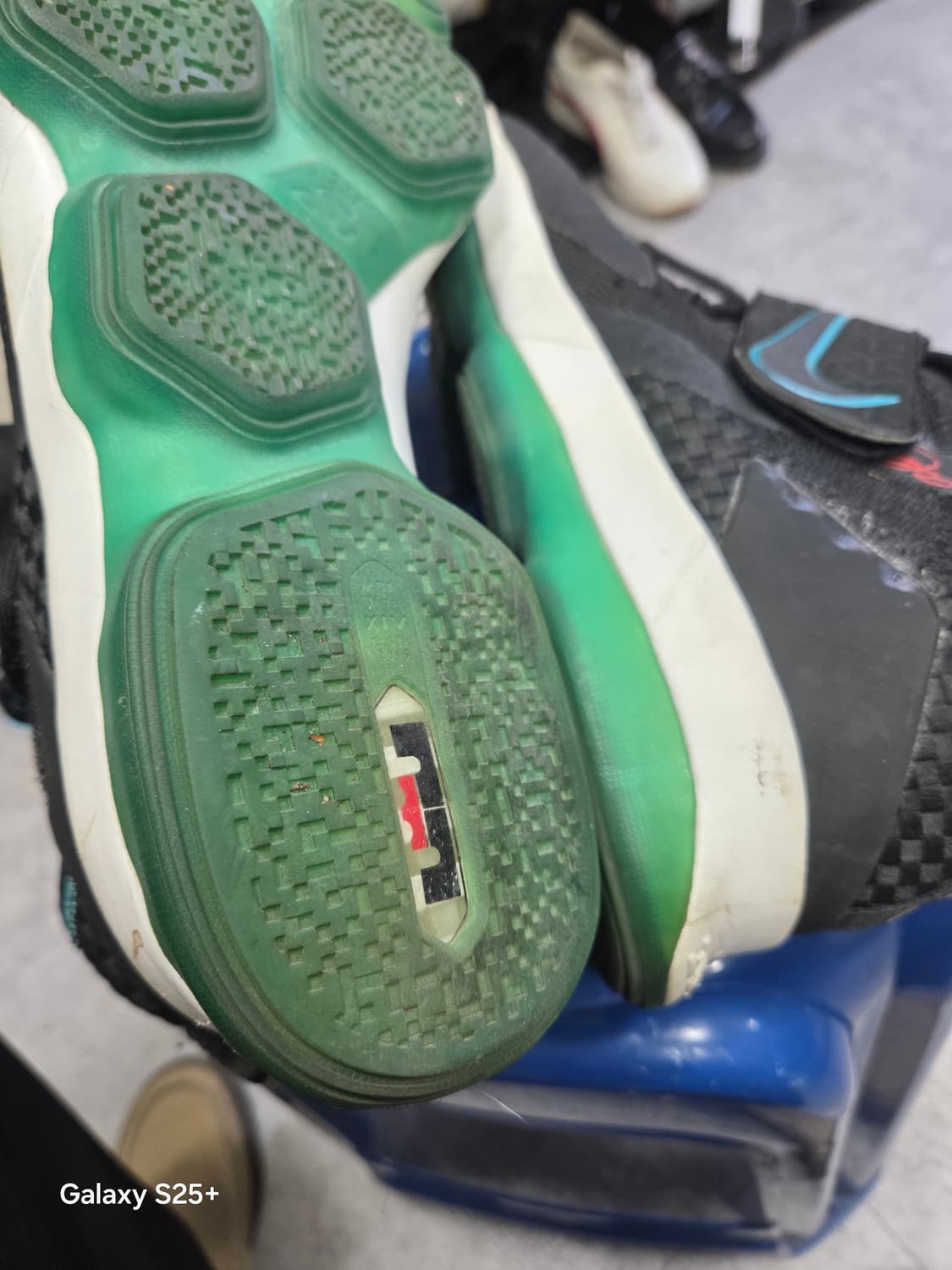 나이키  루즈론   23 농구화 상품이미지5