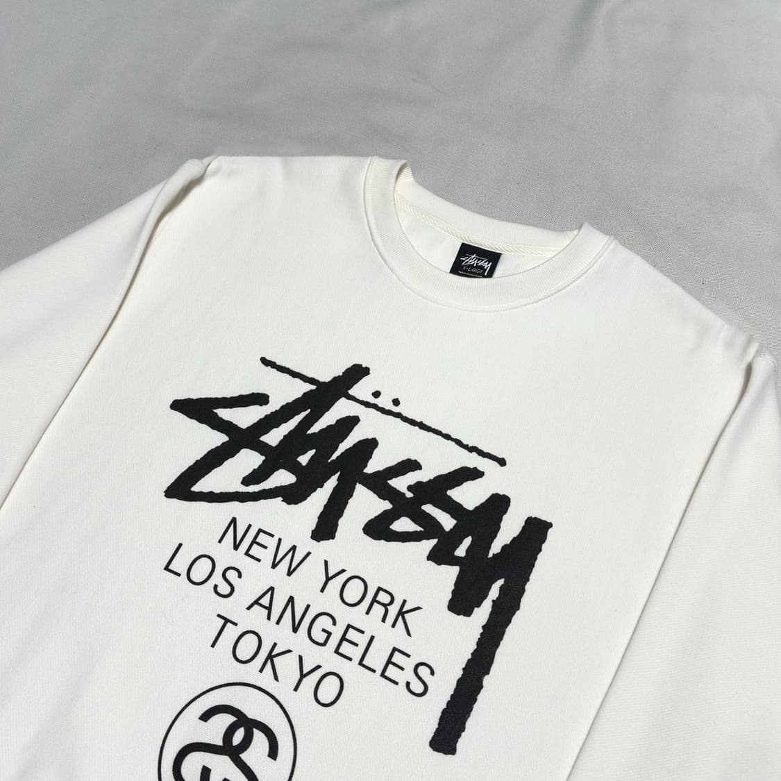 XL 스투시 월드투어 화이트 맨투맨 상품이미지1