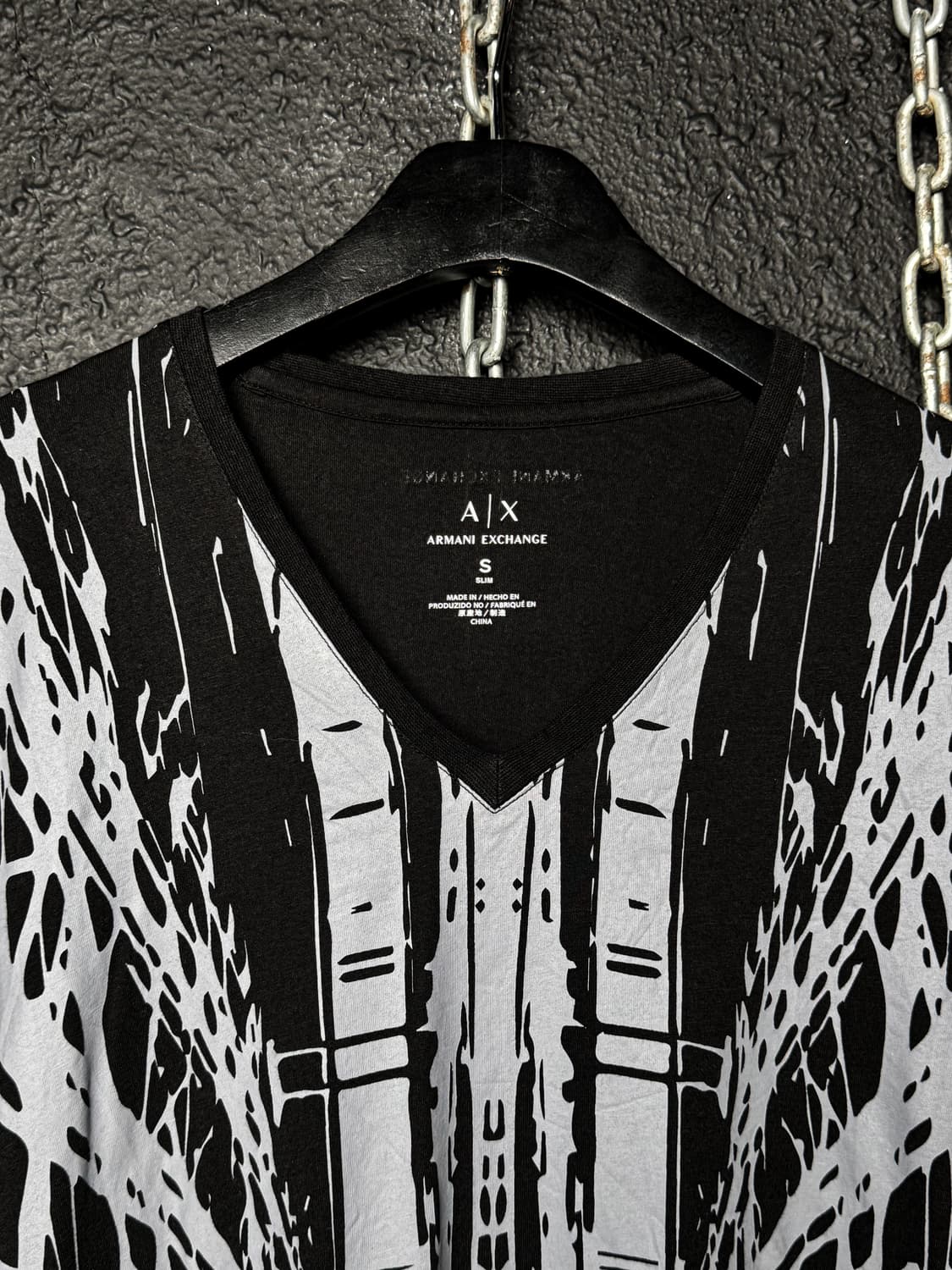 Armani Exchange – Graphic V-Neck T-Shirt 상품이미지8