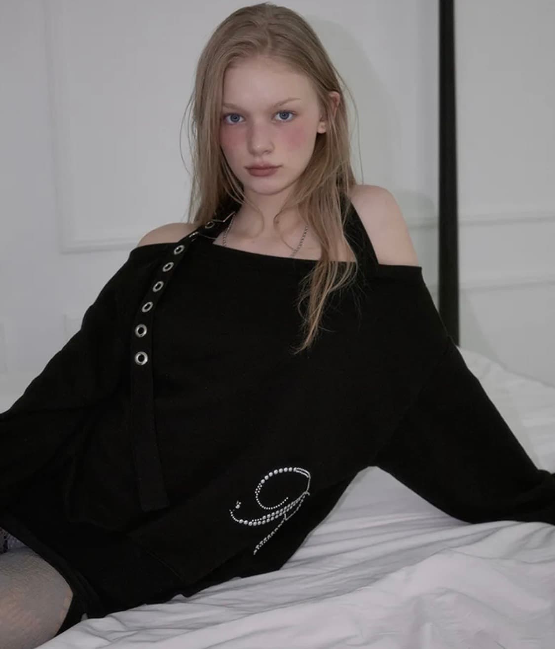 로제프란츠 아일렛 스트랩 오픈 스웻셔츠 (Black) 상품이미지1