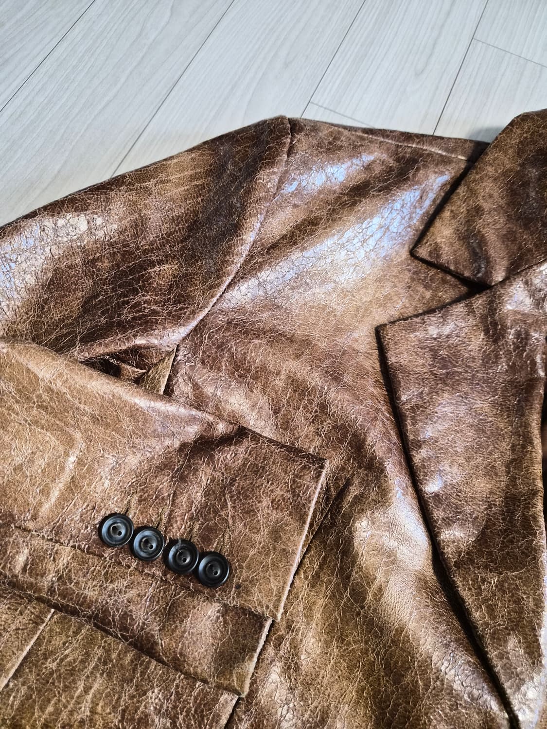 배디(BADEE)의 Faded Eco Leather Crop Jacket 상품이미지8