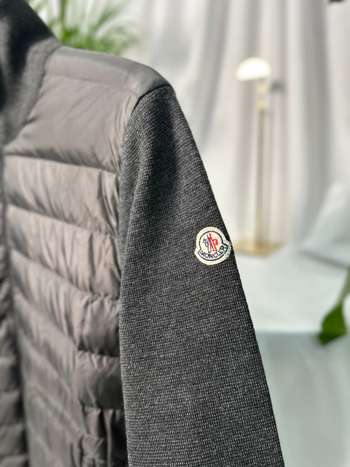 몽클레어 김현우니트패딩 차콜그레이
사이즈 L  상품이미지3