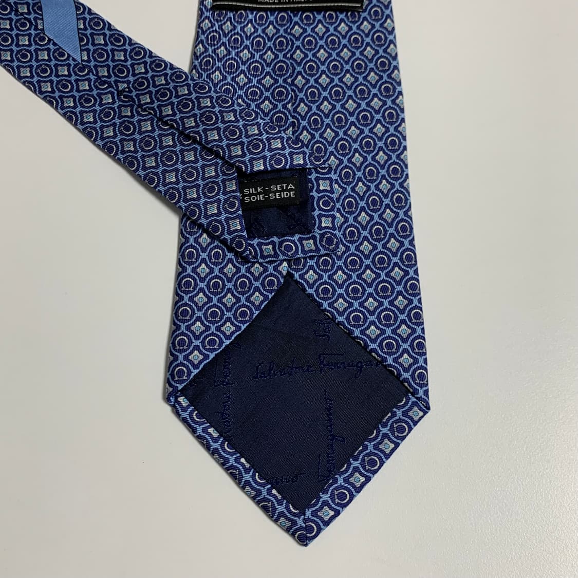 살바토레 페레가모 간치니 모노그램 명품넥타이 새상품급 8.2cm 상품이미지6