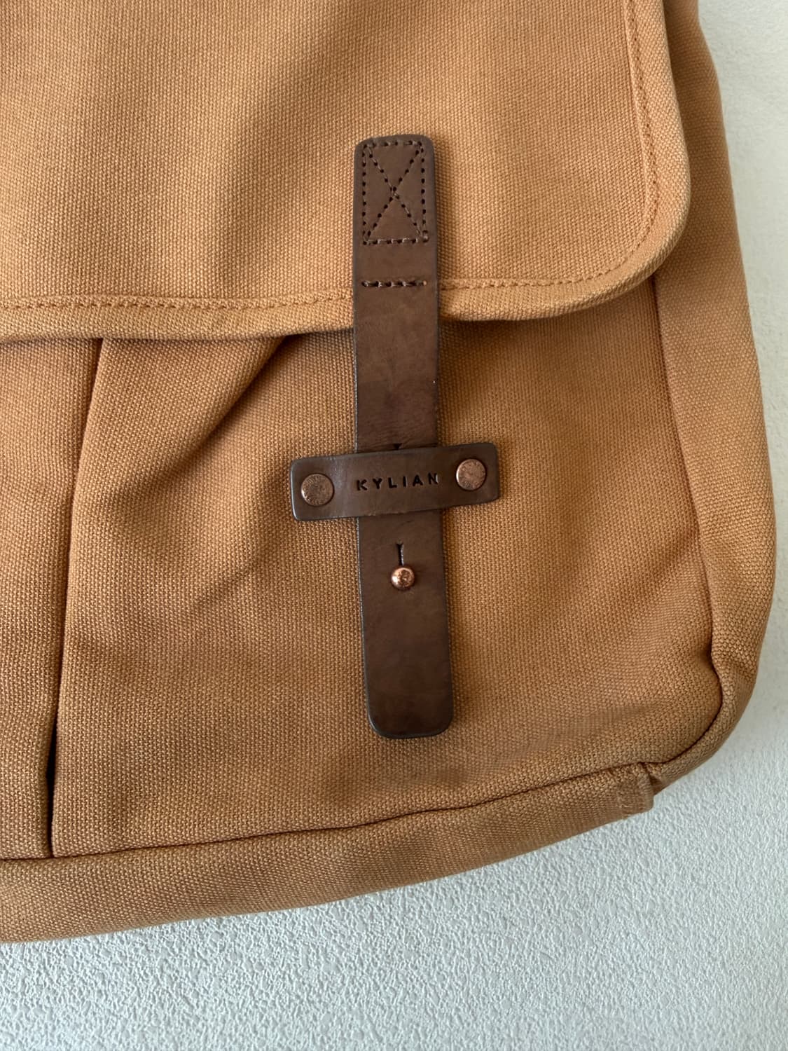 킬리안(KYLIAN) 캔버스 크로스백 상품이미지3