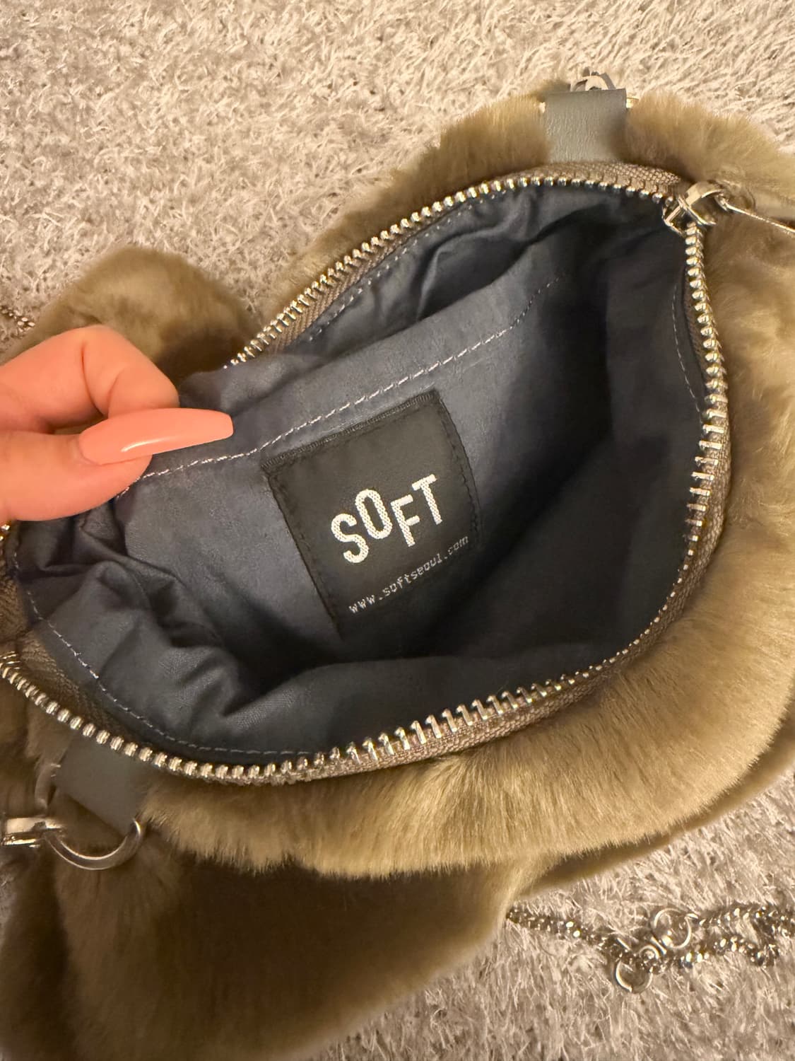 소프트서울 퍼 숄더백 상품이미지3