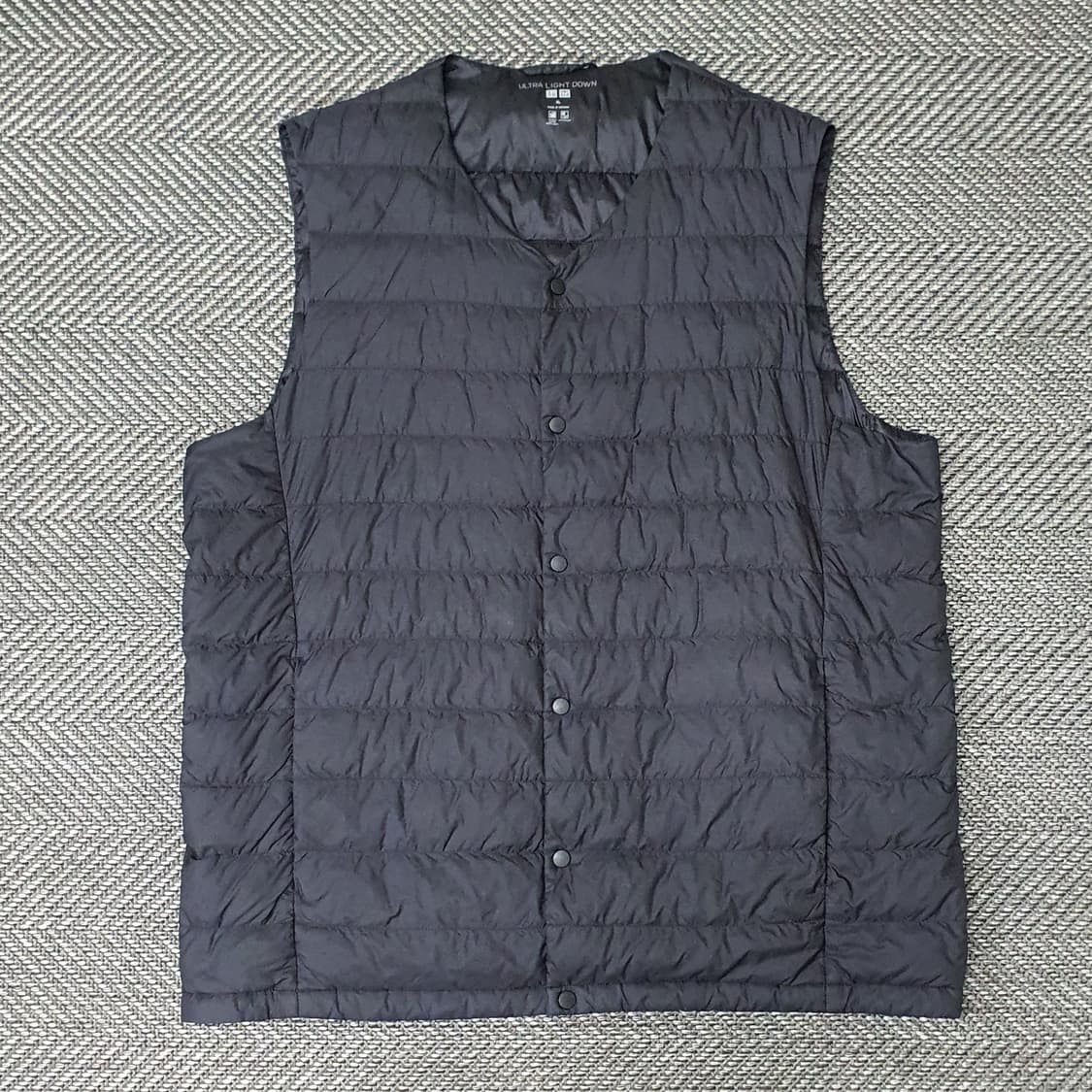 유니클로 오리털 경량패딩 조끼 남자105 상품이미지1