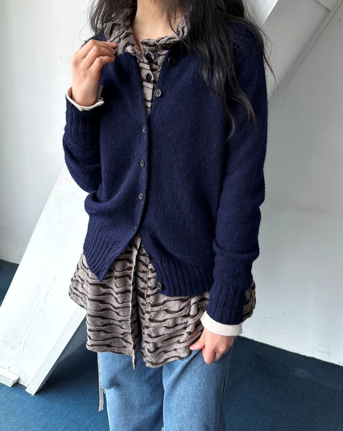 Brushed fabric design crew neck cardigan 상품이미지6