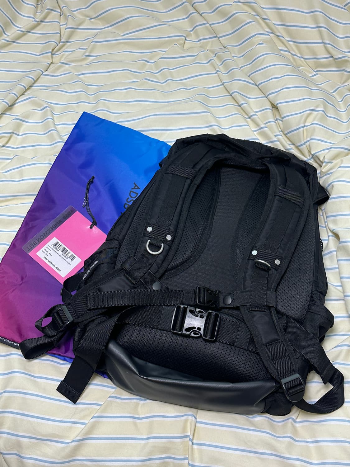 앤더슨벨 테크니컬 베를린 백팩 스몰 블랙 판매합니다. 상품이미지2