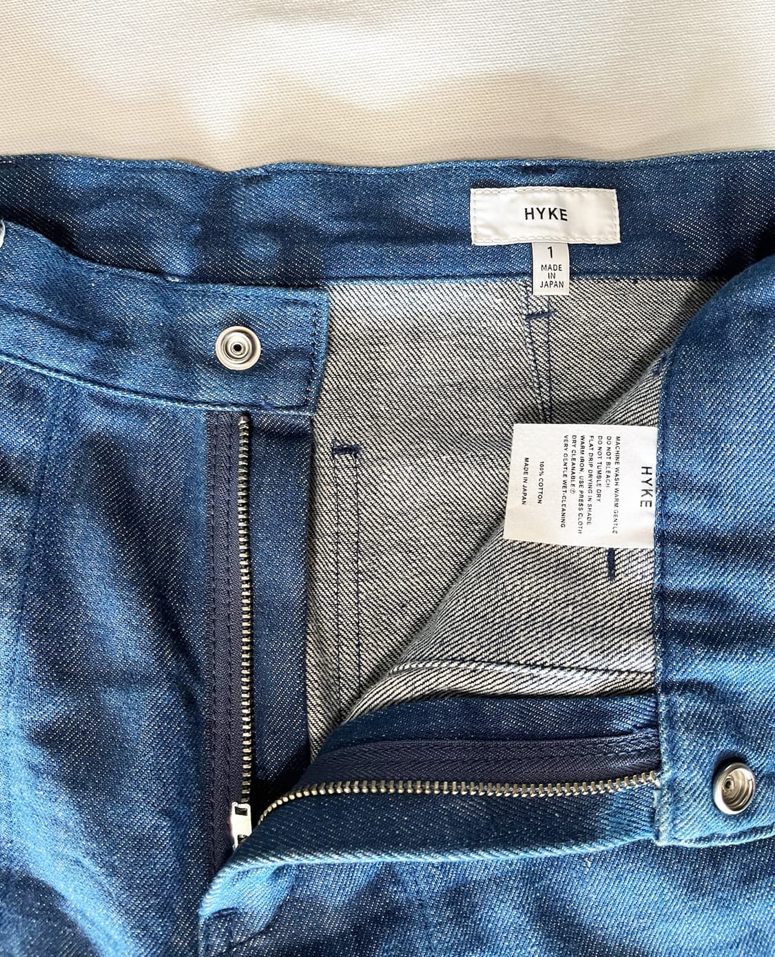 HYKE indigo denim flare pants 상품이미지6