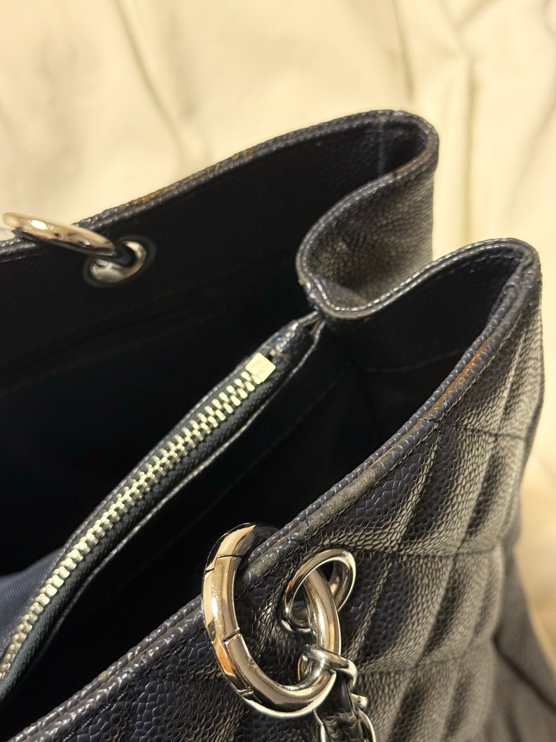 샤넬 그랜드샤핑 네이비 캐비어 상품이미지4