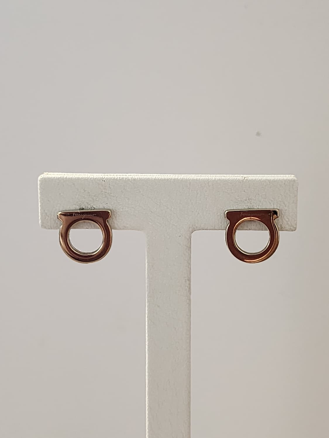 페라가모 간치니 로고 귀걸이  상품이미지7